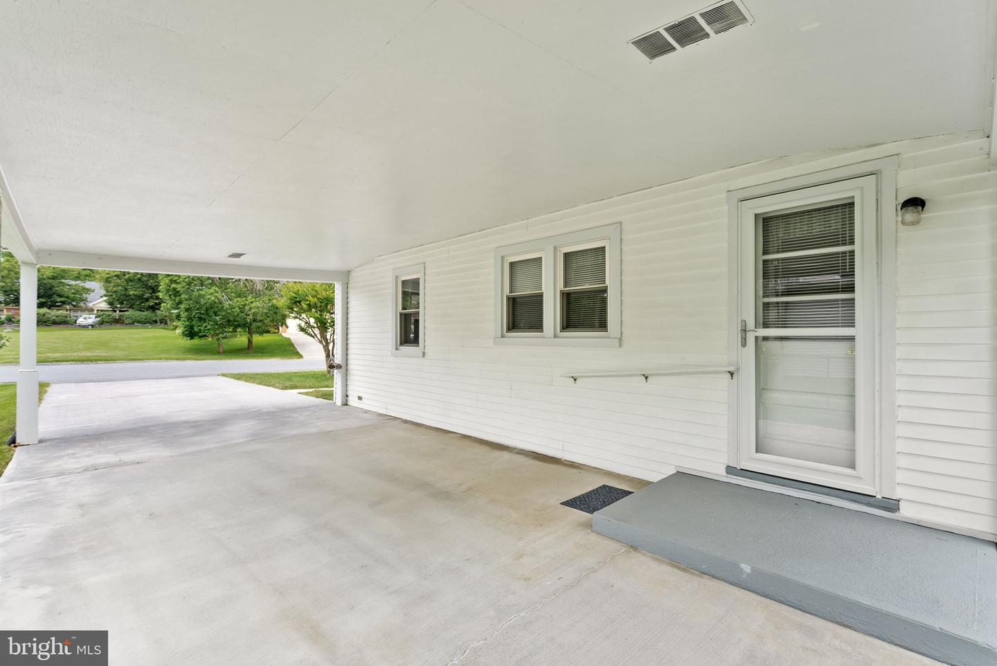 23 W FAIRFAX ST, BERRYVILLE, Virginia 22611, 3 Bedrooms Bedrooms, ,1 BathroomBathrooms,Residential,For sale,23 W FAIRFAX ST,VACL2003796 MLS # VACL2003796