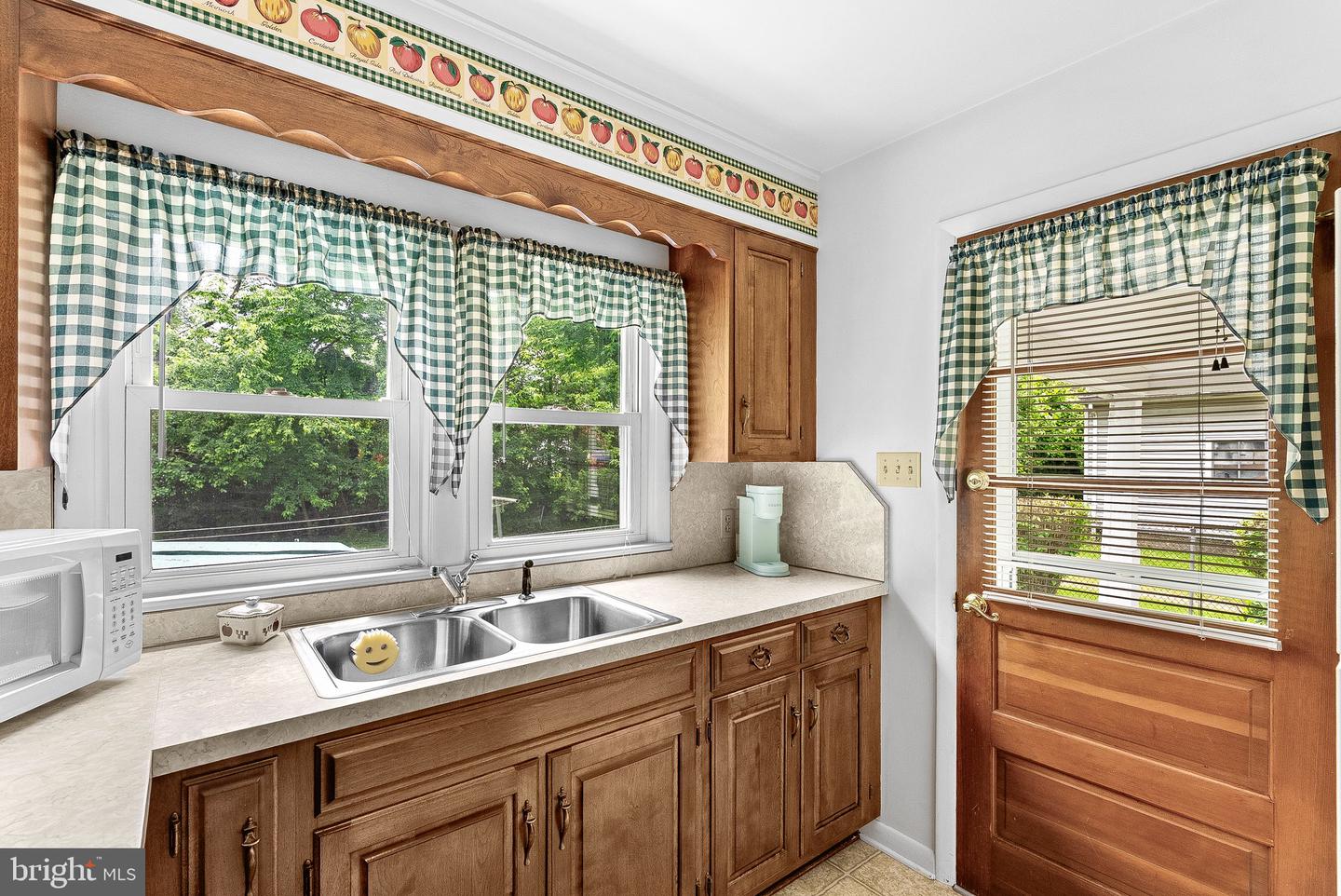23 W FAIRFAX ST, BERRYVILLE, Virginia 22611, 3 Bedrooms Bedrooms, ,1 BathroomBathrooms,Residential,For sale,23 W FAIRFAX ST,VACL2003796 MLS # VACL2003796