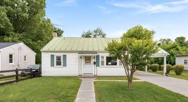 23 W FAIRFAX ST, BERRYVILLE, Virginia 22611, 3 Bedrooms Bedrooms, ,1 BathroomBathrooms,Residential,For sale,23 W FAIRFAX ST,VACL2003796 MLS # VACL2003796