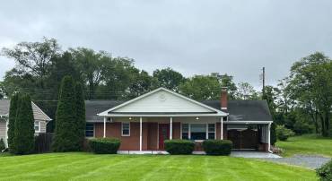 4462 MARTINSBURG PIKE, CLEAR BROOK, Virginia 22624, 4 Bedrooms Bedrooms, 10 Rooms Rooms,2 BathroomsBathrooms,Residential,For sale,4462 MARTINSBURG PIKE,VAFV2024422 MLS # VAFV2024422