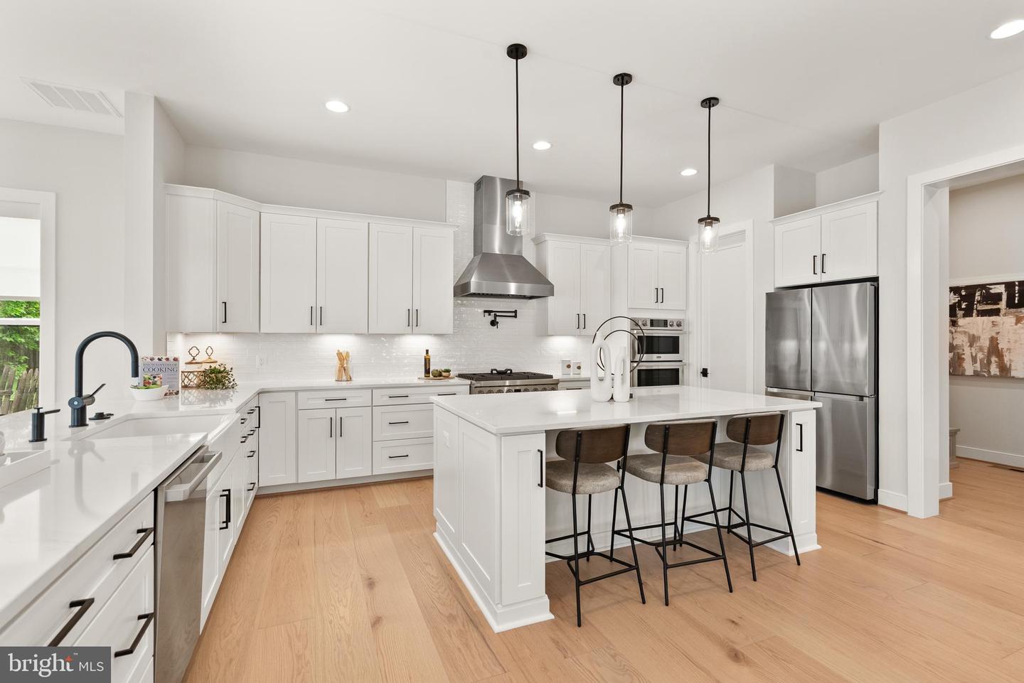 5817 2ND ST S, ARLINGTON, Virginia 22204, 5 Bedrooms Bedrooms, ,4 BathroomsBathrooms,Residential,For sale,5817 2ND ST S,VAAR2053604 MLS # VAAR2053604