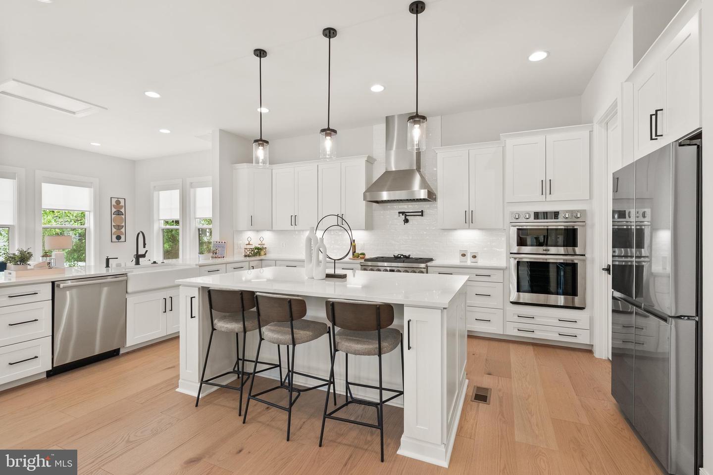 5817 2ND ST S, ARLINGTON, Virginia 22204, 5 Bedrooms Bedrooms, ,4 BathroomsBathrooms,Residential,For sale,5817 2ND ST S,VAAR2053604 MLS # VAAR2053604
