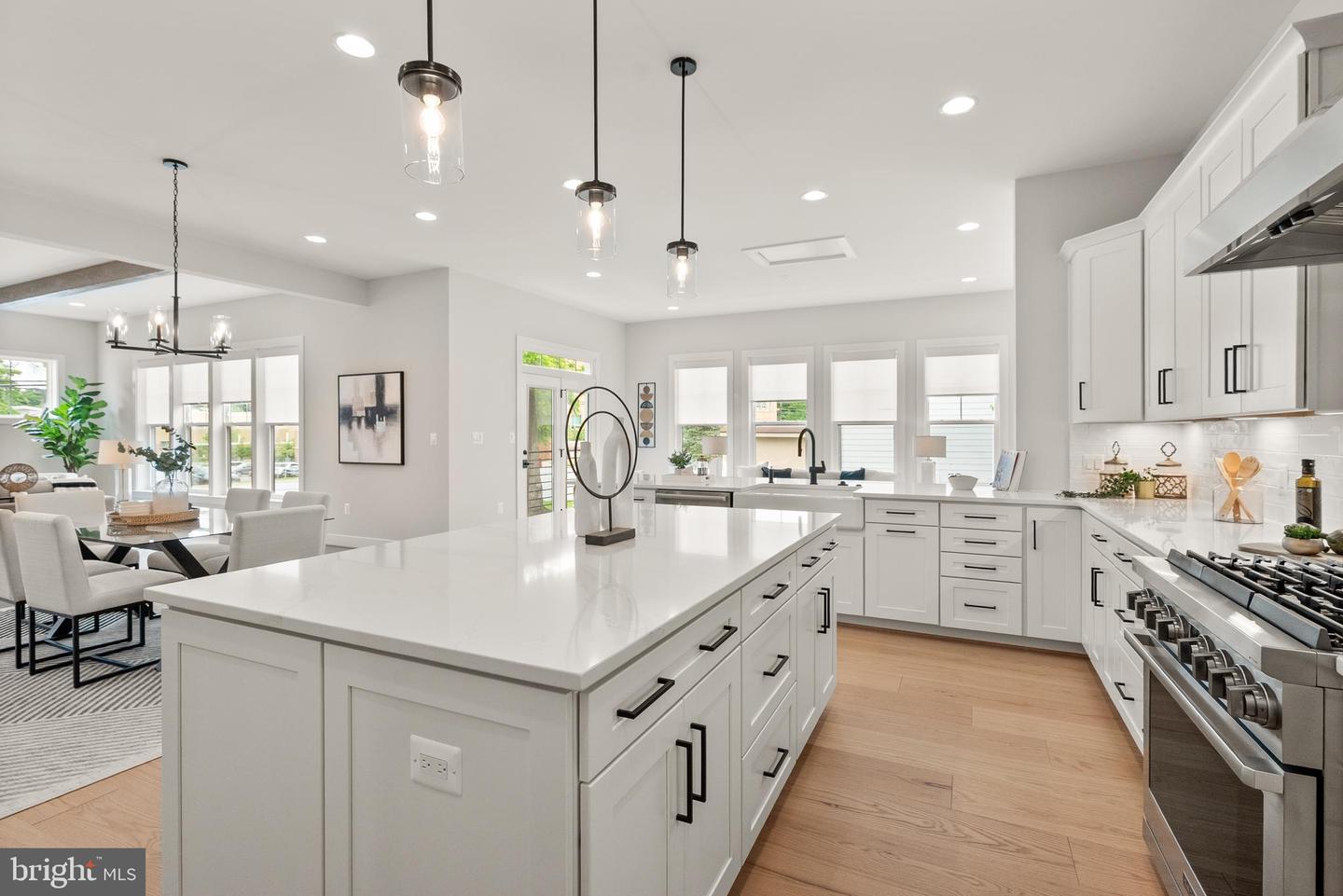5817 2ND ST S, ARLINGTON, Virginia 22204, 5 Bedrooms Bedrooms, ,4 BathroomsBathrooms,Residential,For sale,5817 2ND ST S,VAAR2053604 MLS # VAAR2053604