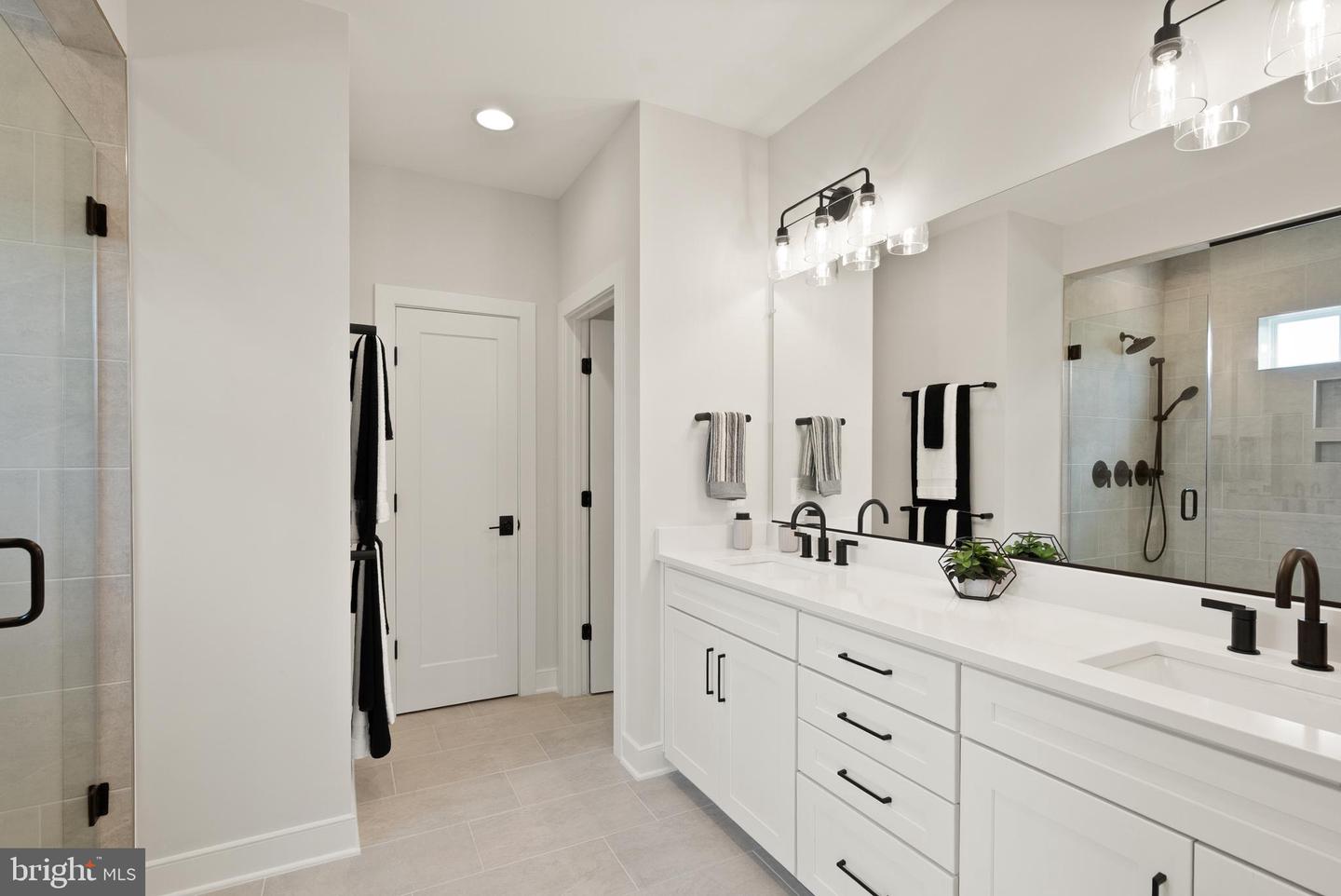 5817 2ND ST S, ARLINGTON, Virginia 22204, 5 Bedrooms Bedrooms, ,4 BathroomsBathrooms,Residential,For sale,5817 2ND ST S,VAAR2053604 MLS # VAAR2053604