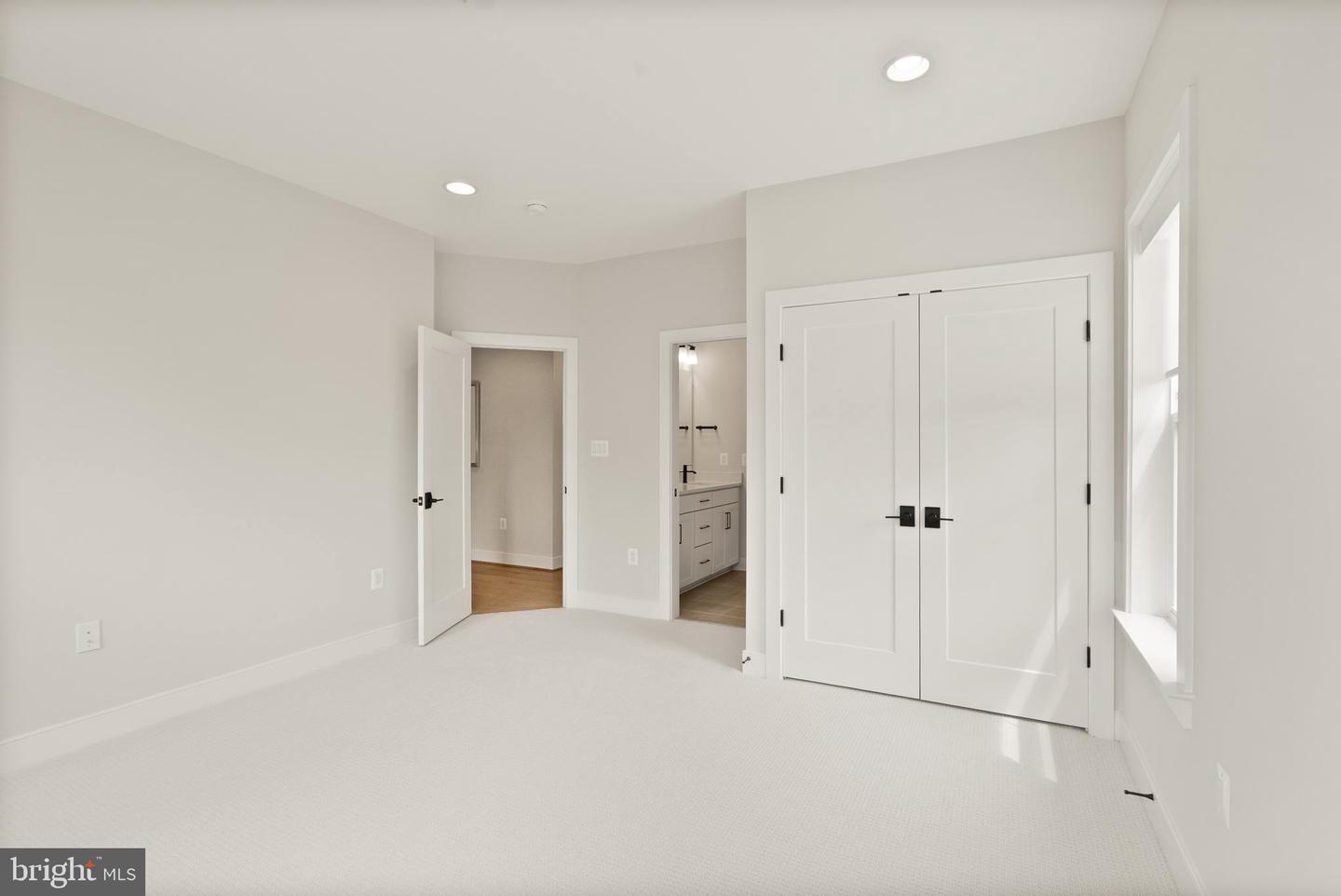 5817 2ND ST S, ARLINGTON, Virginia 22204, 5 Bedrooms Bedrooms, ,4 BathroomsBathrooms,Residential,For sale,5817 2ND ST S,VAAR2053604 MLS # VAAR2053604