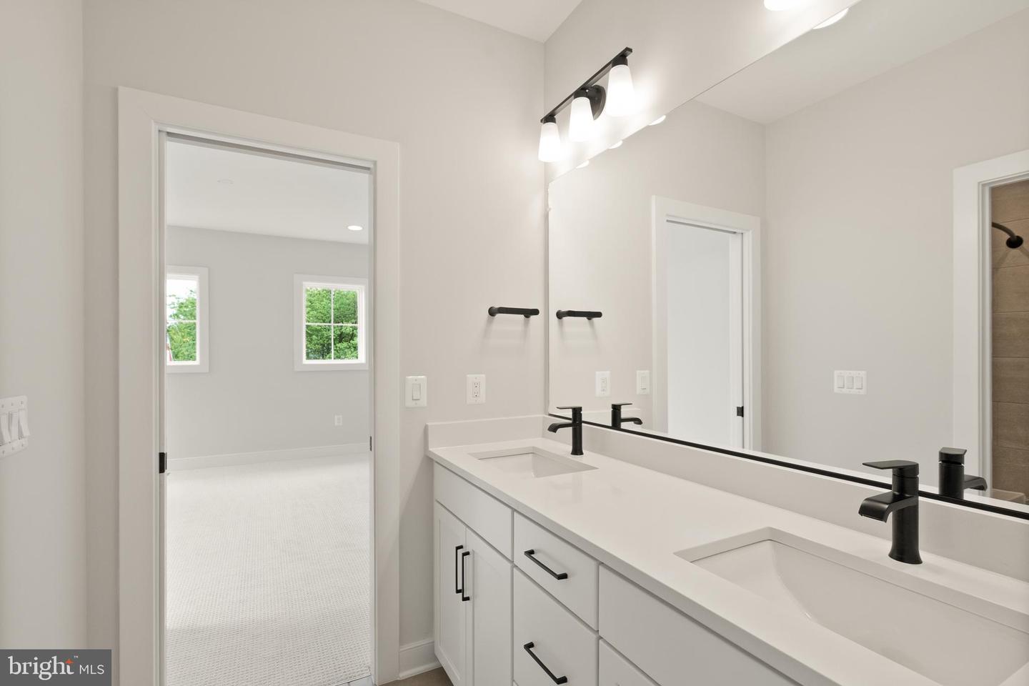 5817 2ND ST S, ARLINGTON, Virginia 22204, 5 Bedrooms Bedrooms, ,4 BathroomsBathrooms,Residential,For sale,5817 2ND ST S,VAAR2053604 MLS # VAAR2053604