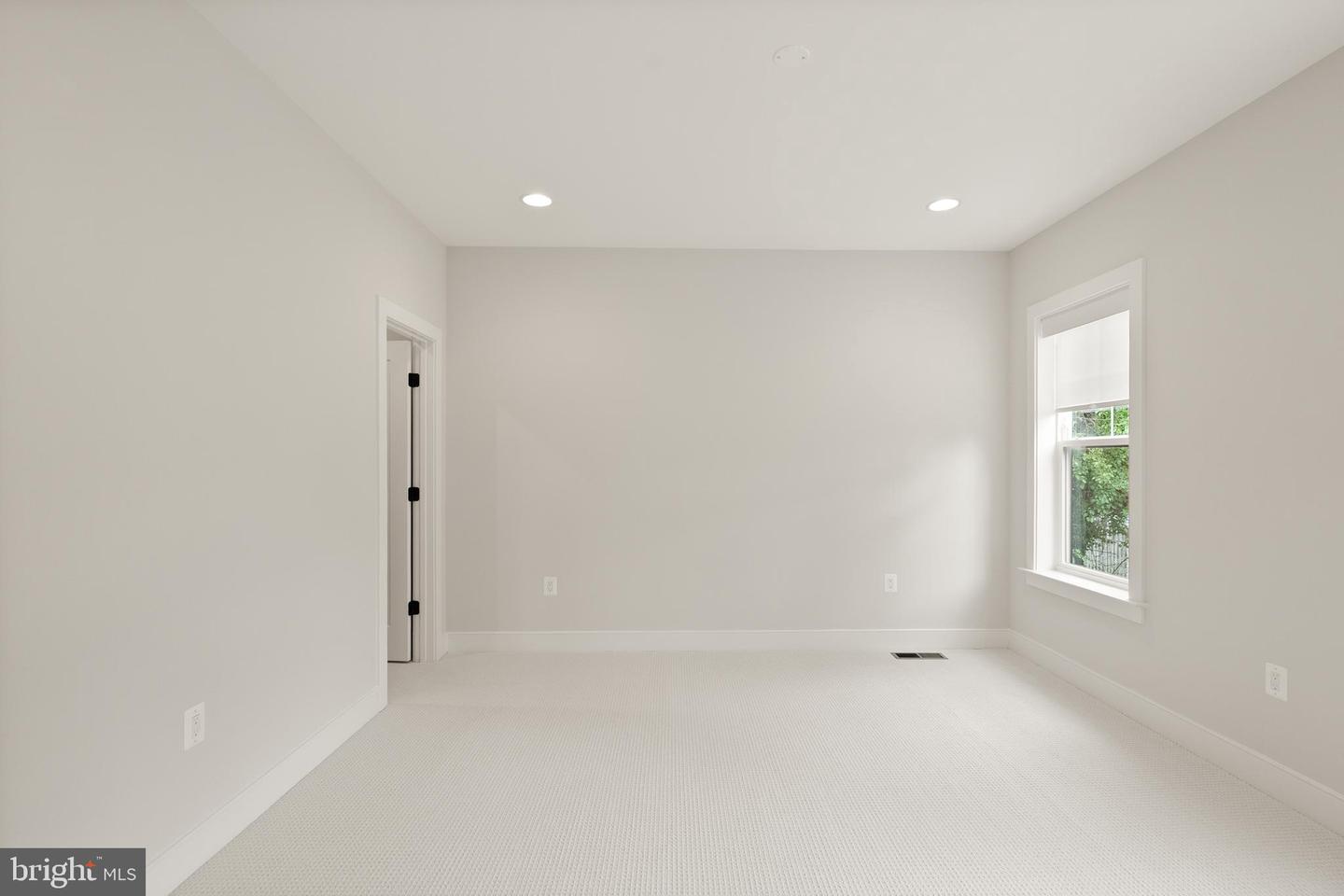 5817 2ND ST S, ARLINGTON, Virginia 22204, 5 Bedrooms Bedrooms, ,4 BathroomsBathrooms,Residential,For sale,5817 2ND ST S,VAAR2053604 MLS # VAAR2053604