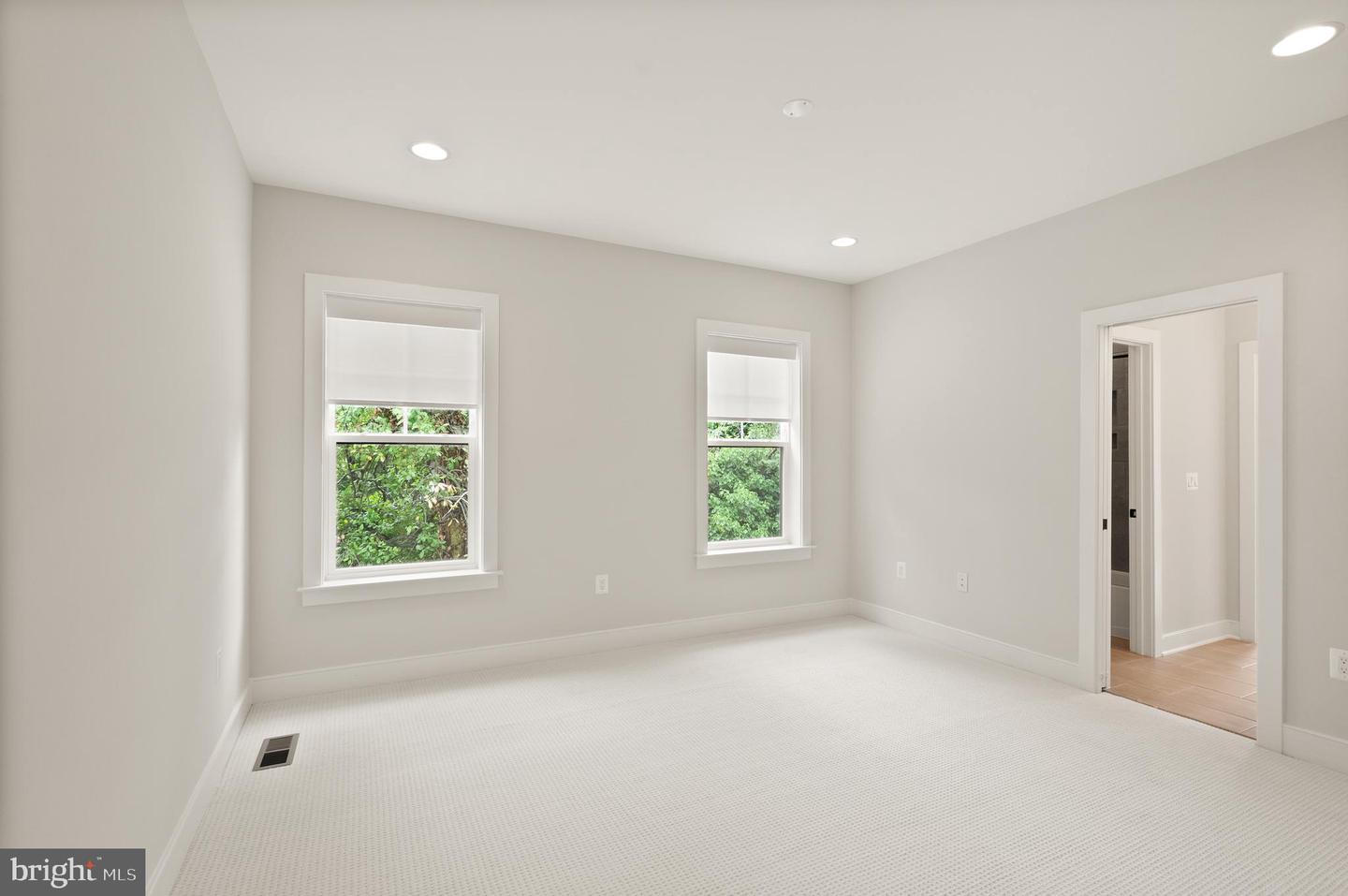 5817 2ND ST S, ARLINGTON, Virginia 22204, 5 Bedrooms Bedrooms, ,4 BathroomsBathrooms,Residential,For sale,5817 2ND ST S,VAAR2053604 MLS # VAAR2053604