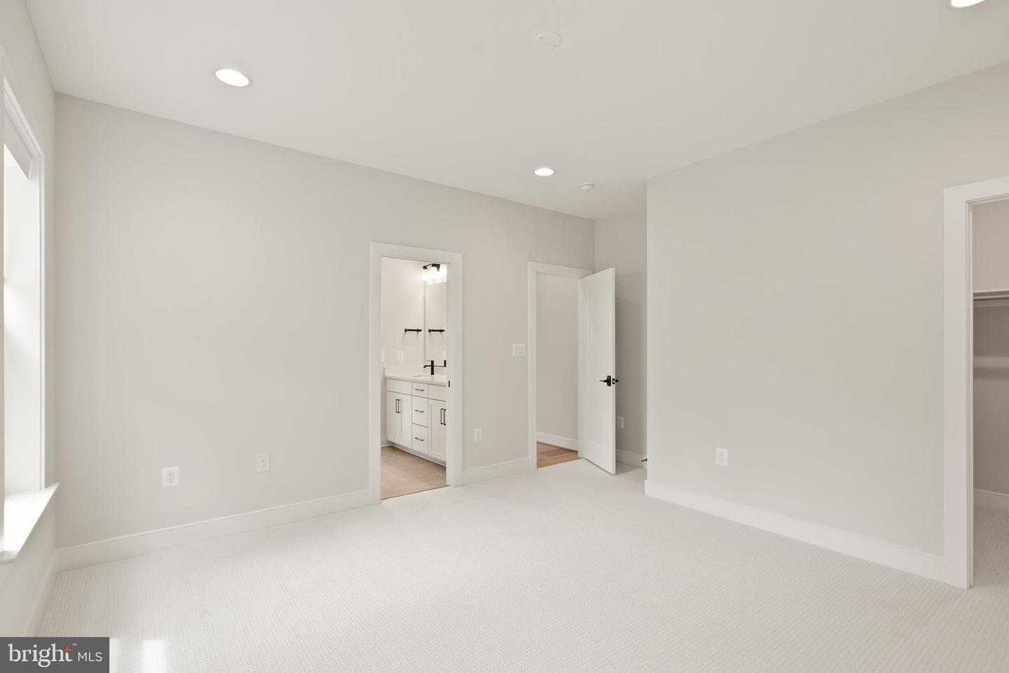 5817 2ND ST S, ARLINGTON, Virginia 22204, 5 Bedrooms Bedrooms, ,4 BathroomsBathrooms,Residential,For sale,5817 2ND ST S,VAAR2053604 MLS # VAAR2053604
