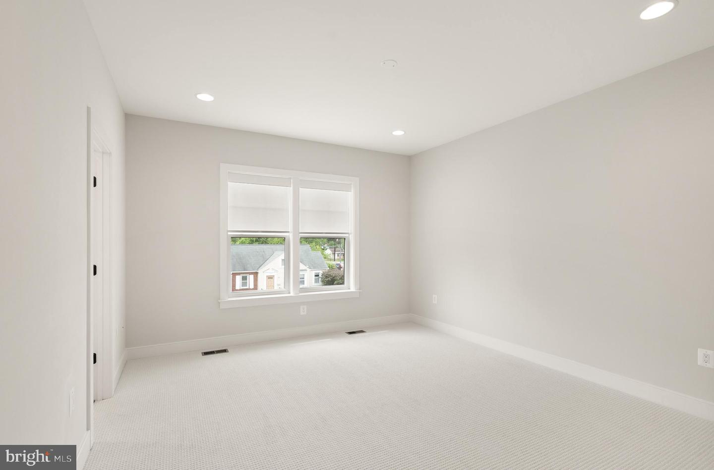 5817 2ND ST S, ARLINGTON, Virginia 22204, 5 Bedrooms Bedrooms, ,4 BathroomsBathrooms,Residential,For sale,5817 2ND ST S,VAAR2053604 MLS # VAAR2053604
