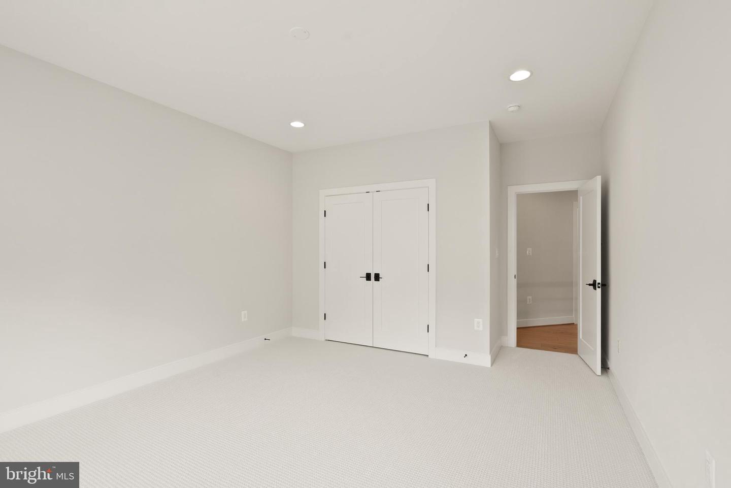 5817 2ND ST S, ARLINGTON, Virginia 22204, 5 Bedrooms Bedrooms, ,4 BathroomsBathrooms,Residential,For sale,5817 2ND ST S,VAAR2053604 MLS # VAAR2053604