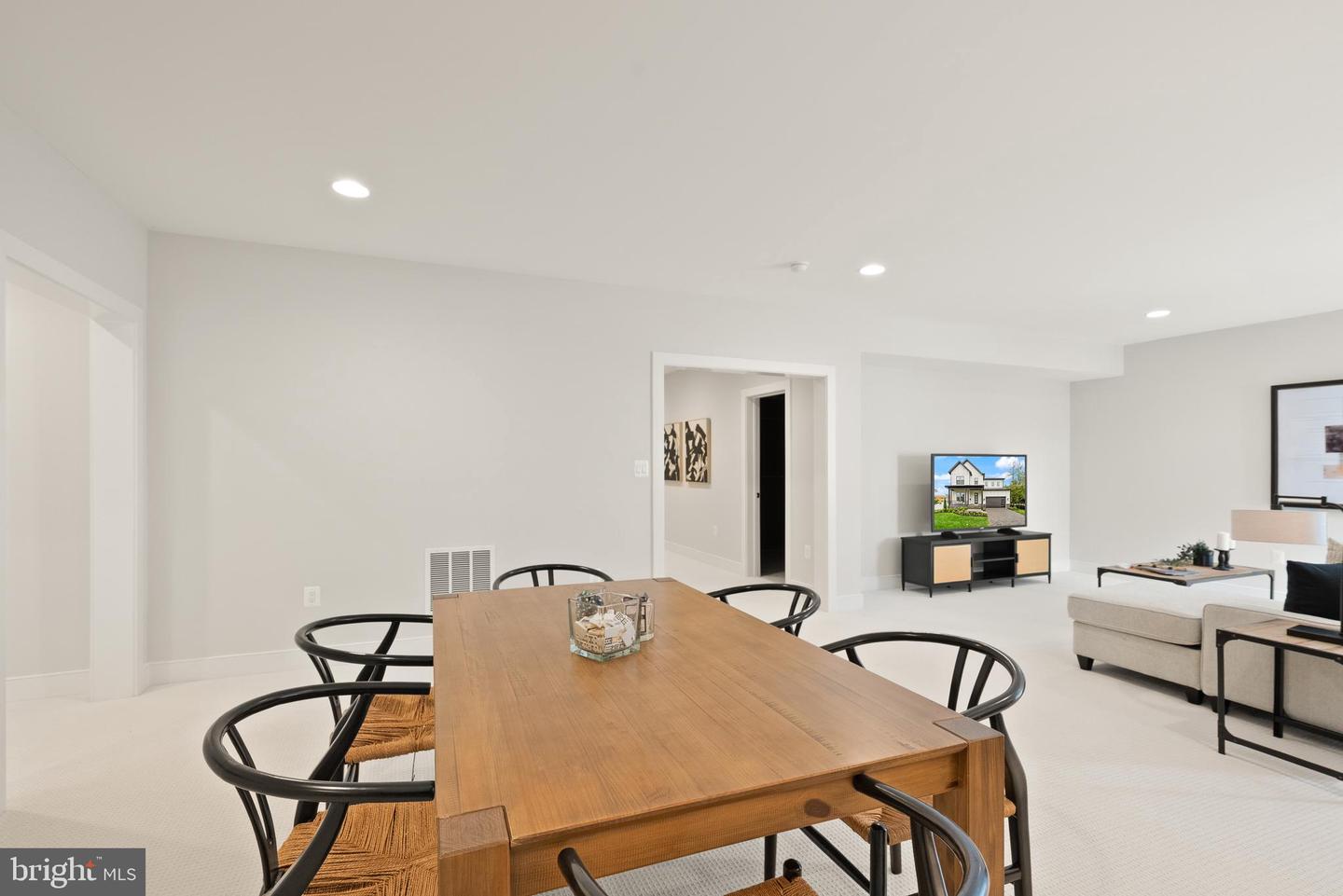 5817 2ND ST S, ARLINGTON, Virginia 22204, 5 Bedrooms Bedrooms, ,4 BathroomsBathrooms,Residential,For sale,5817 2ND ST S,VAAR2053604 MLS # VAAR2053604