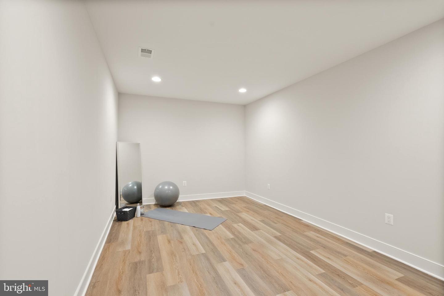 5817 2ND ST S, ARLINGTON, Virginia 22204, 5 Bedrooms Bedrooms, ,4 BathroomsBathrooms,Residential,For sale,5817 2ND ST S,VAAR2053604 MLS # VAAR2053604