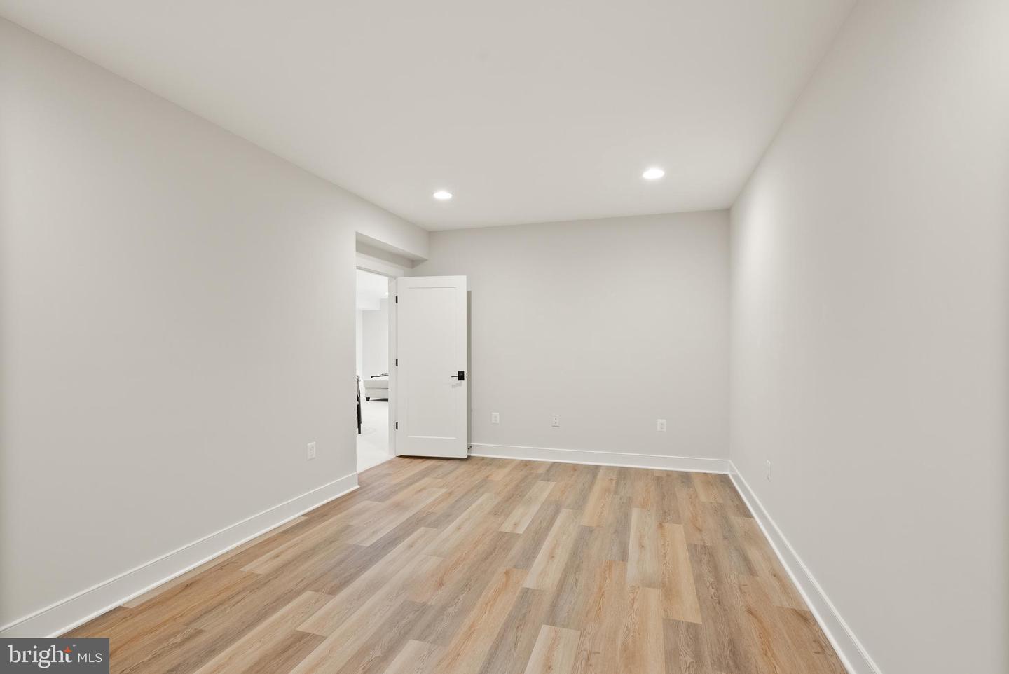 5817 2ND ST S, ARLINGTON, Virginia 22204, 5 Bedrooms Bedrooms, ,4 BathroomsBathrooms,Residential,For sale,5817 2ND ST S,VAAR2053604 MLS # VAAR2053604