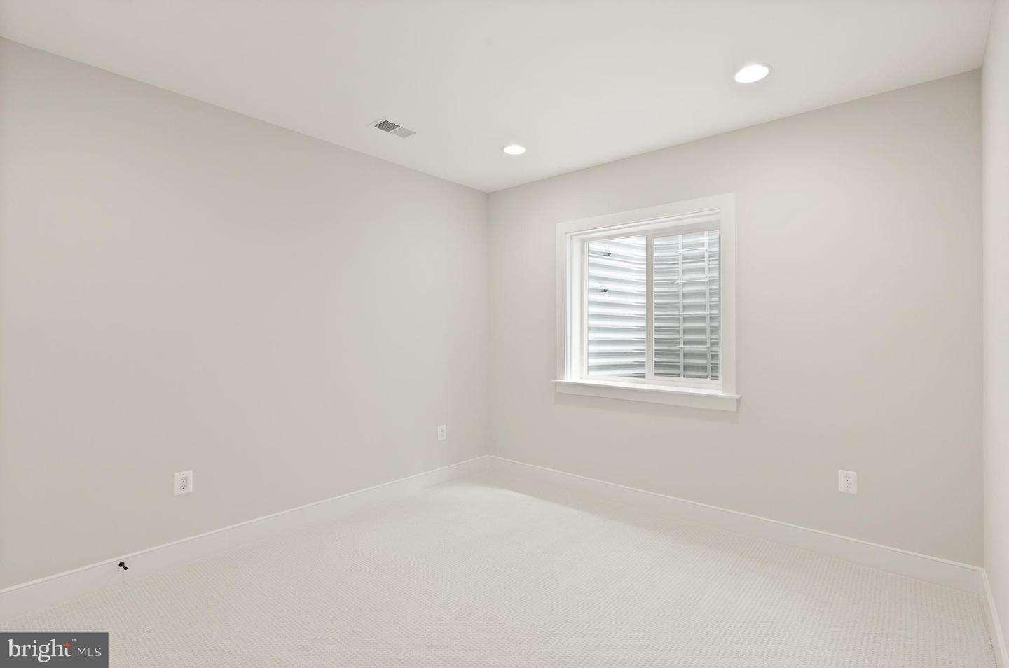 5817 2ND ST S, ARLINGTON, Virginia 22204, 5 Bedrooms Bedrooms, ,4 BathroomsBathrooms,Residential,For sale,5817 2ND ST S,VAAR2053604 MLS # VAAR2053604