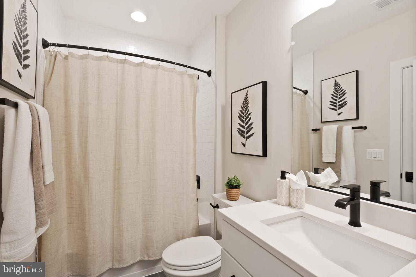 5817 2ND ST S, ARLINGTON, Virginia 22204, 5 Bedrooms Bedrooms, ,4 BathroomsBathrooms,Residential,For sale,5817 2ND ST S,VAAR2053604 MLS # VAAR2053604