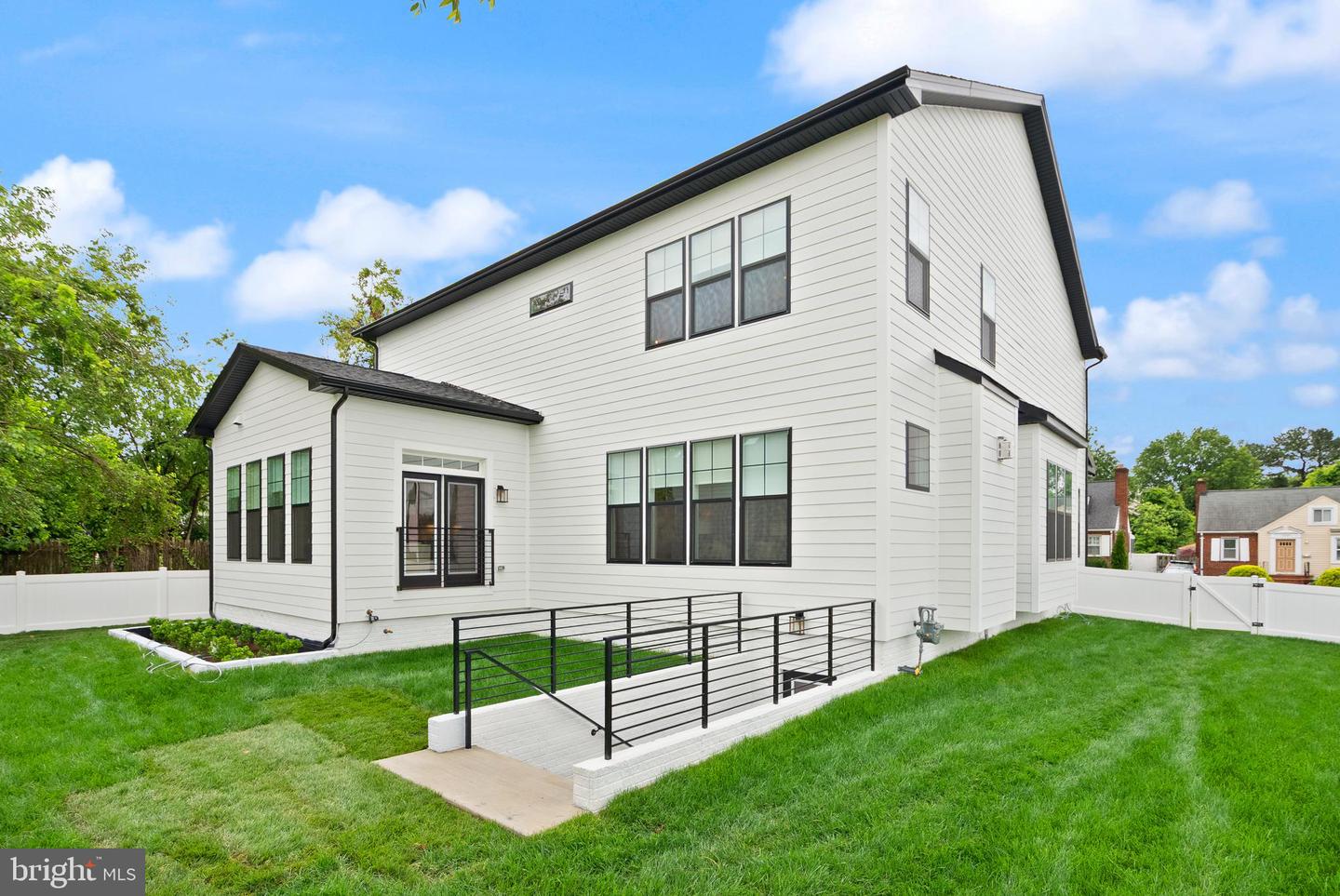 5817 2ND ST S, ARLINGTON, Virginia 22204, 5 Bedrooms Bedrooms, ,4 BathroomsBathrooms,Residential,For sale,5817 2ND ST S,VAAR2053604 MLS # VAAR2053604