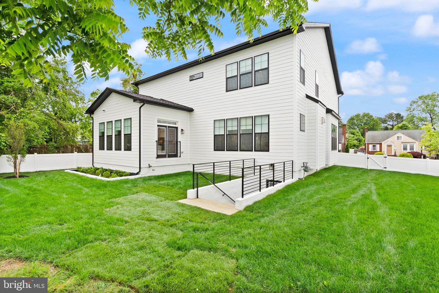 5817 2ND ST S, ARLINGTON, Virginia 22204, 5 Bedrooms Bedrooms, ,4 BathroomsBathrooms,Residential,For sale,5817 2ND ST S,VAAR2053604 MLS # VAAR2053604