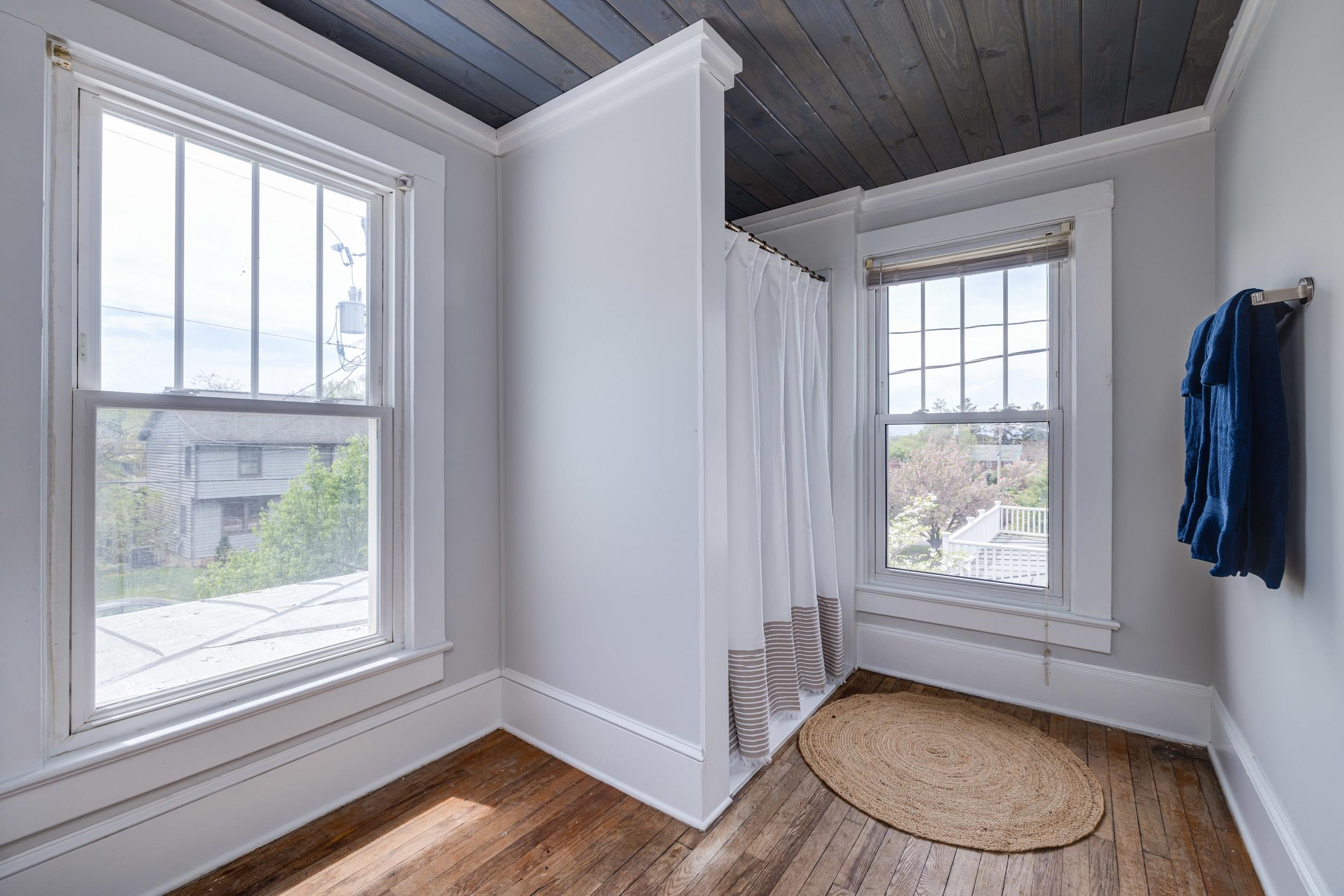 240 W VIEW ST, HARRISONBURG, Virginia 22801, 3 Bedrooms Bedrooms, ,2 BathroomsBathrooms,Residential,240 W VIEW ST,663572 MLS # 663572