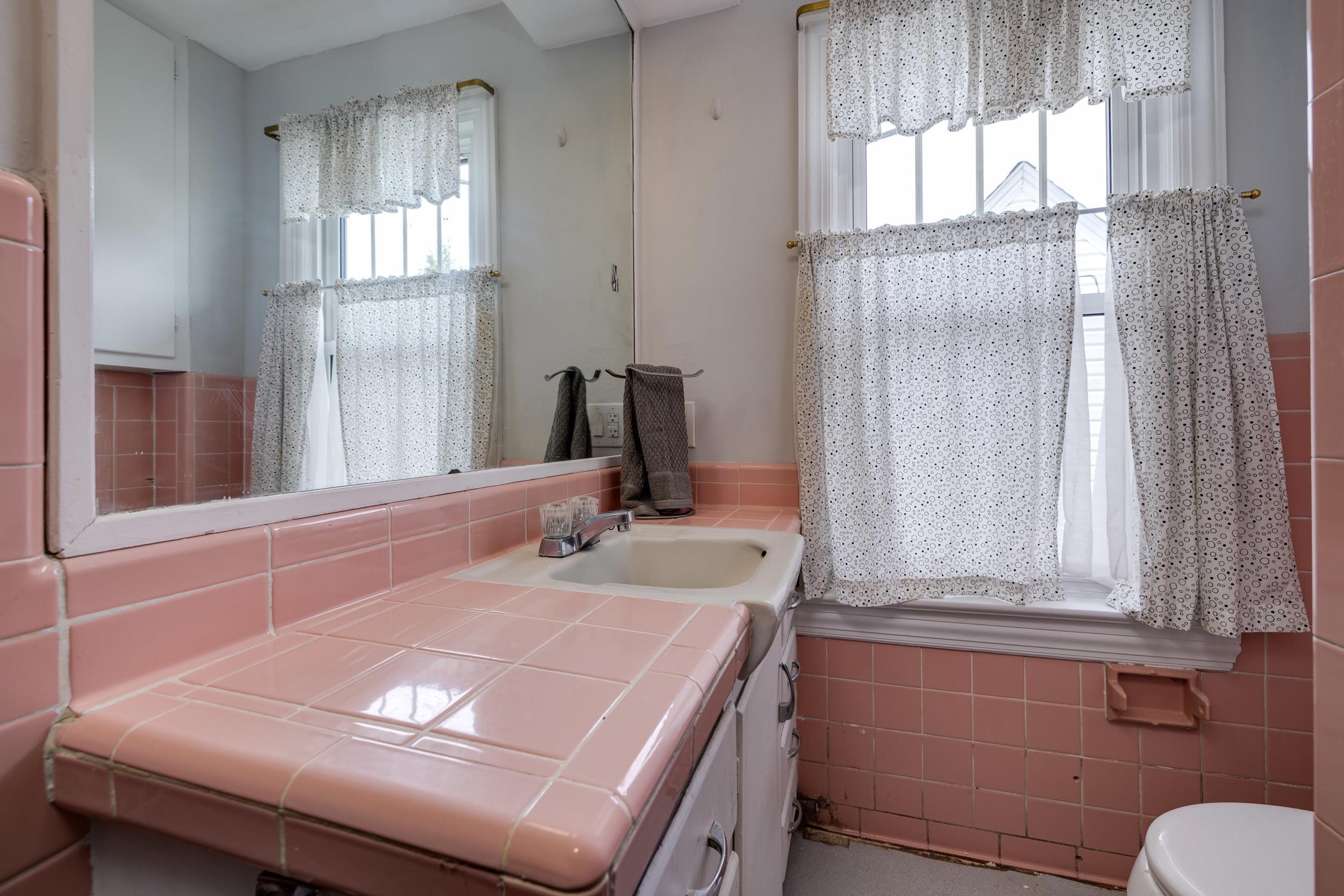 240 W VIEW ST, HARRISONBURG, Virginia 22801, 3 Bedrooms Bedrooms, ,2 BathroomsBathrooms,Residential,240 W VIEW ST,663572 MLS # 663572