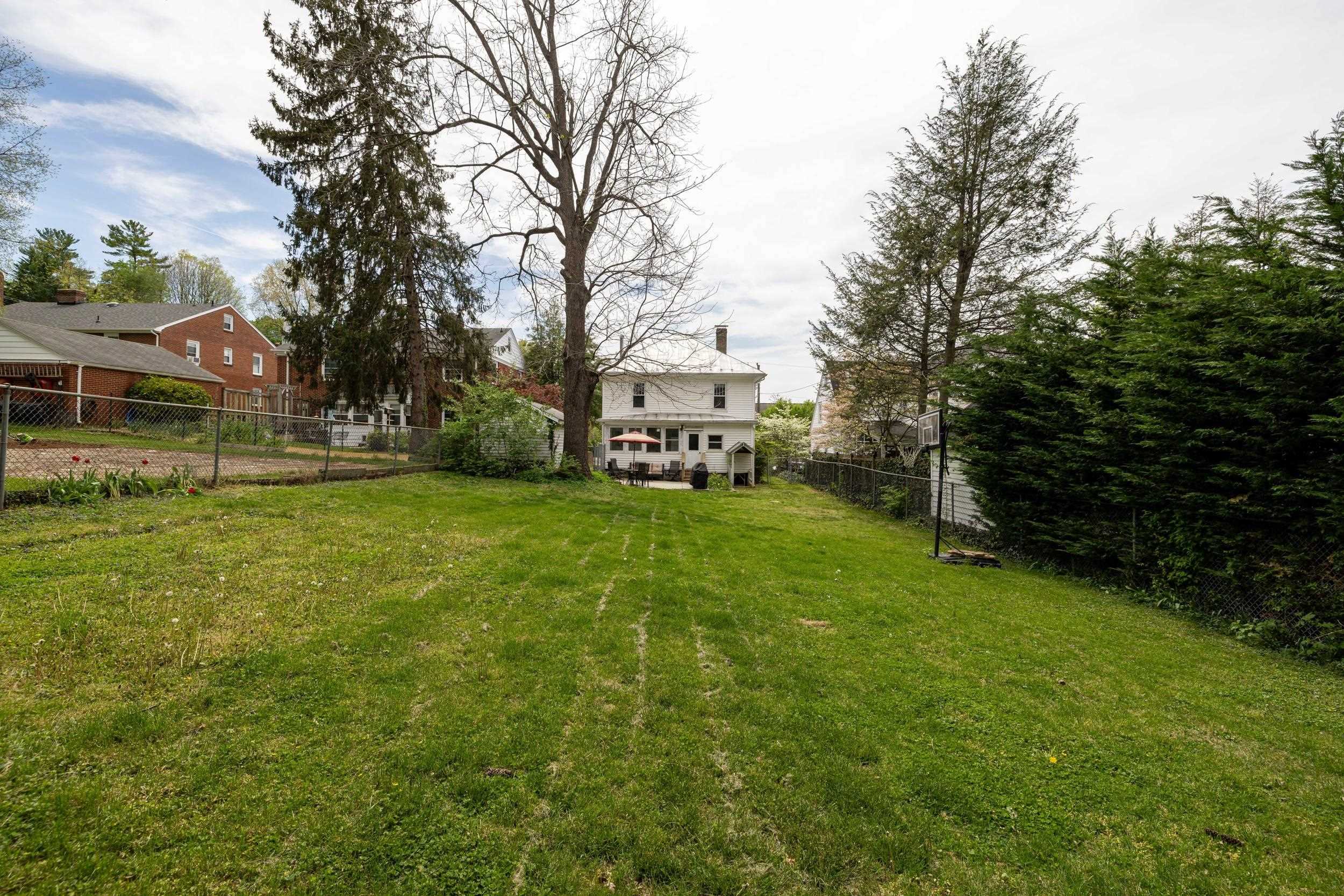 240 W VIEW ST, HARRISONBURG, Virginia 22801, 3 Bedrooms Bedrooms, ,2 BathroomsBathrooms,Residential,240 W VIEW ST,663572 MLS # 663572