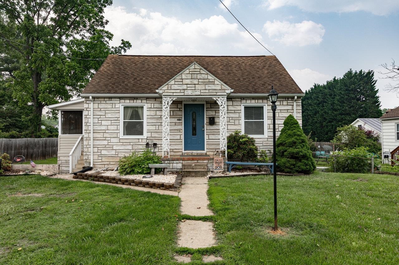 310 E SPOTSWOOD AVE, ELKTON, Virginia 22827, 3 Bedrooms Bedrooms, ,1 BathroomBathrooms,Residential,310 E SPOTSWOOD AVE,665284 MLS # 665284