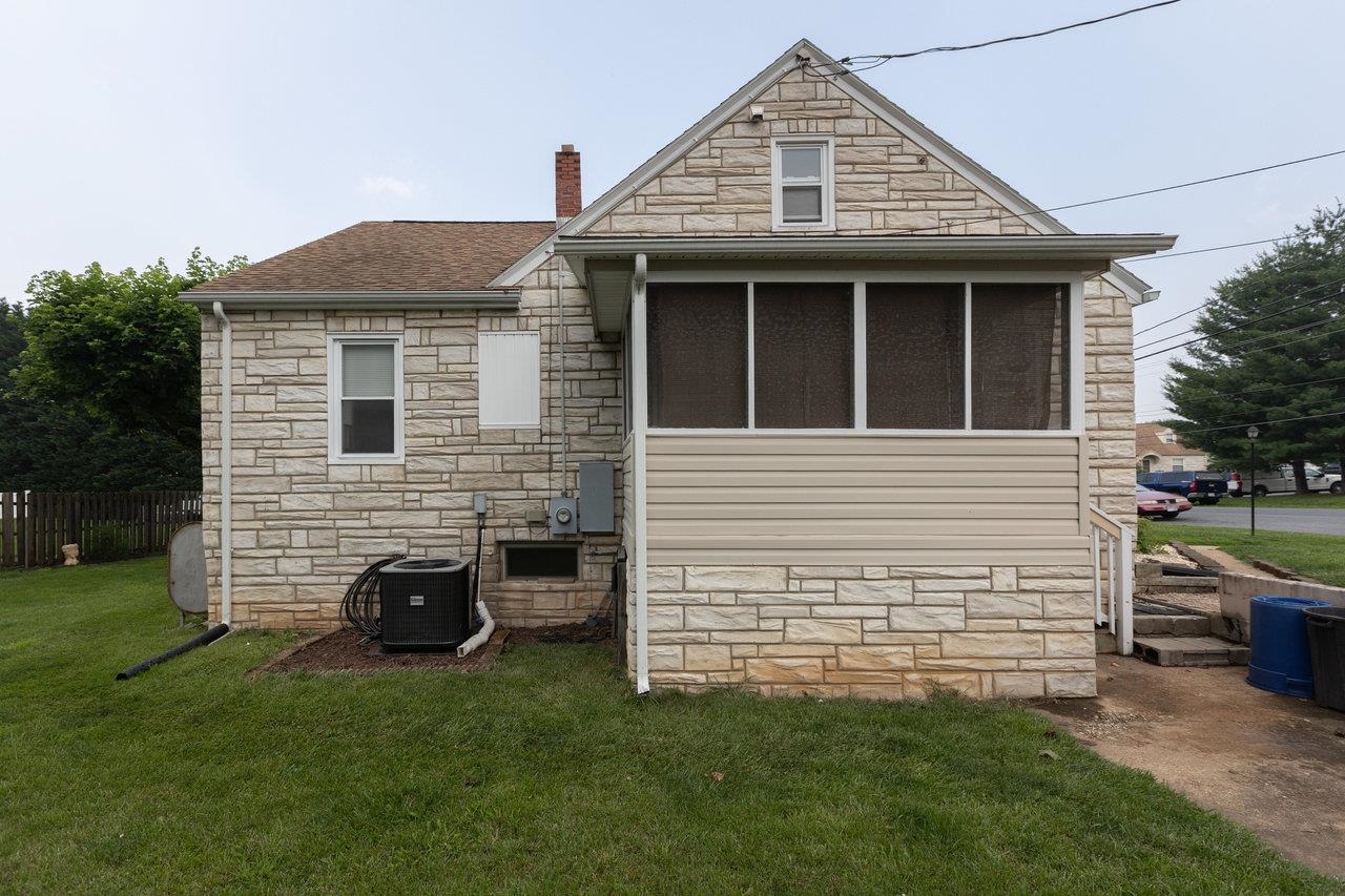 310 E SPOTSWOOD AVE, ELKTON, Virginia 22827, 3 Bedrooms Bedrooms, ,1 BathroomBathrooms,Residential,310 E SPOTSWOOD AVE,665284 MLS # 665284