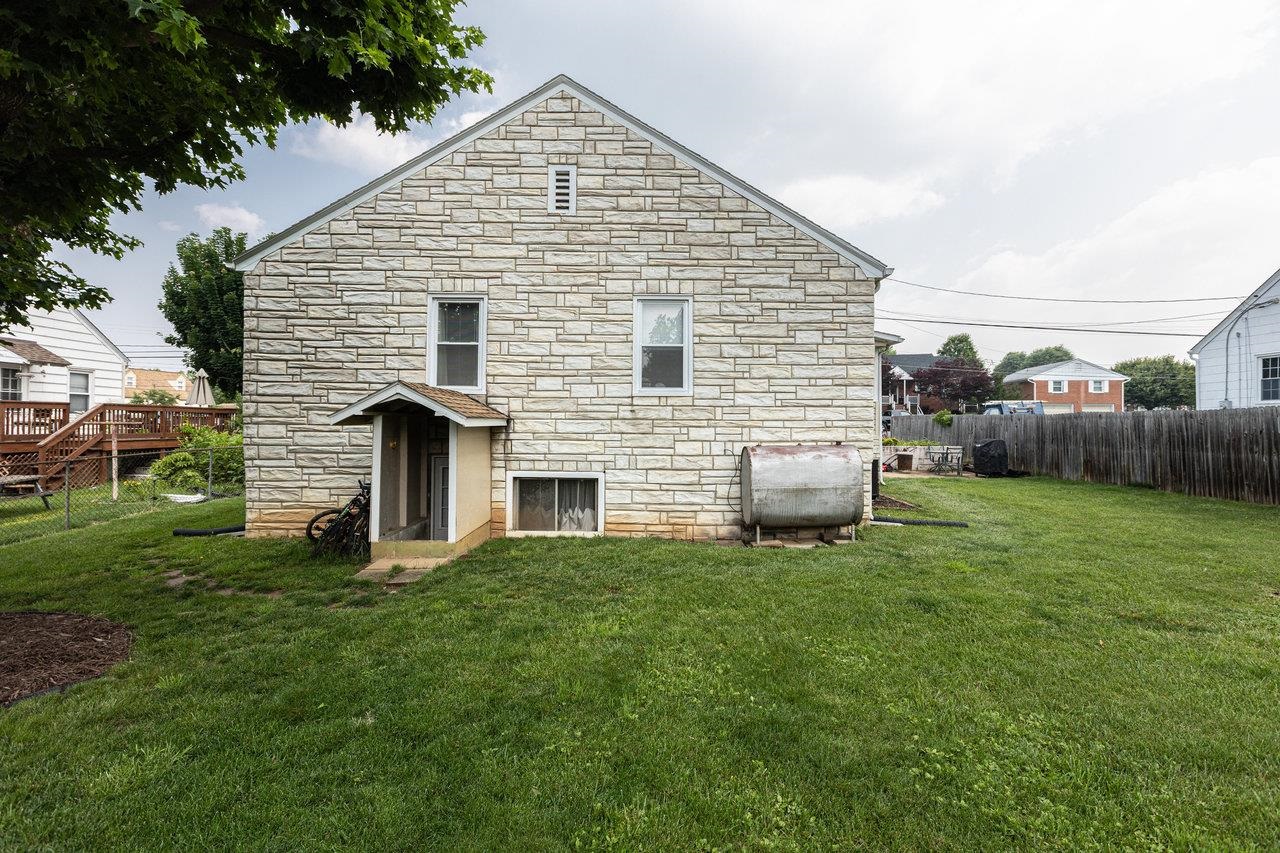 310 E SPOTSWOOD AVE, ELKTON, Virginia 22827, 3 Bedrooms Bedrooms, ,1 BathroomBathrooms,Residential,310 E SPOTSWOOD AVE,665284 MLS # 665284
