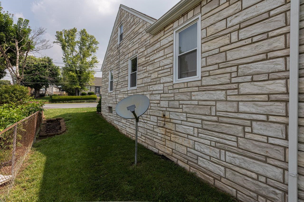 310 E SPOTSWOOD AVE, ELKTON, Virginia 22827, 3 Bedrooms Bedrooms, ,1 BathroomBathrooms,Residential,310 E SPOTSWOOD AVE,665284 MLS # 665284