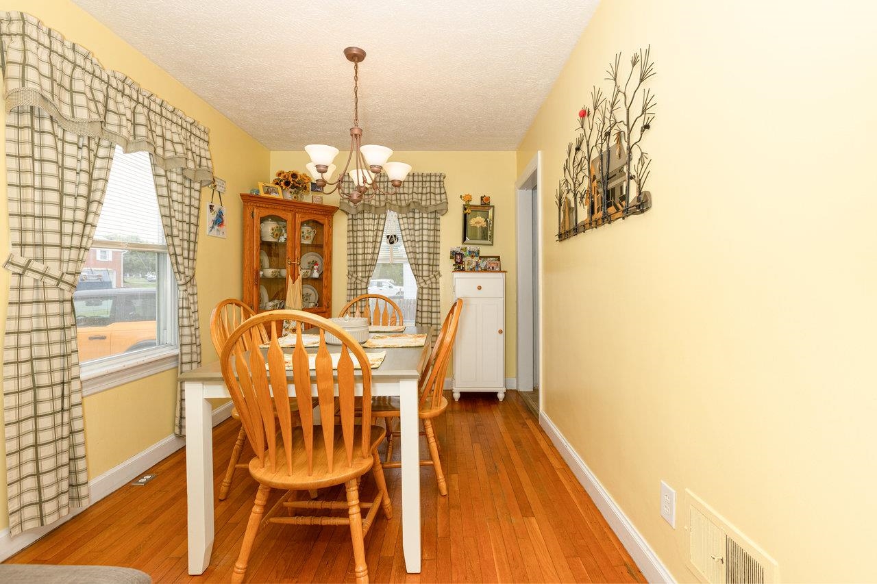 310 E SPOTSWOOD AVE, ELKTON, Virginia 22827, 3 Bedrooms Bedrooms, ,1 BathroomBathrooms,Residential,310 E SPOTSWOOD AVE,665284 MLS # 665284