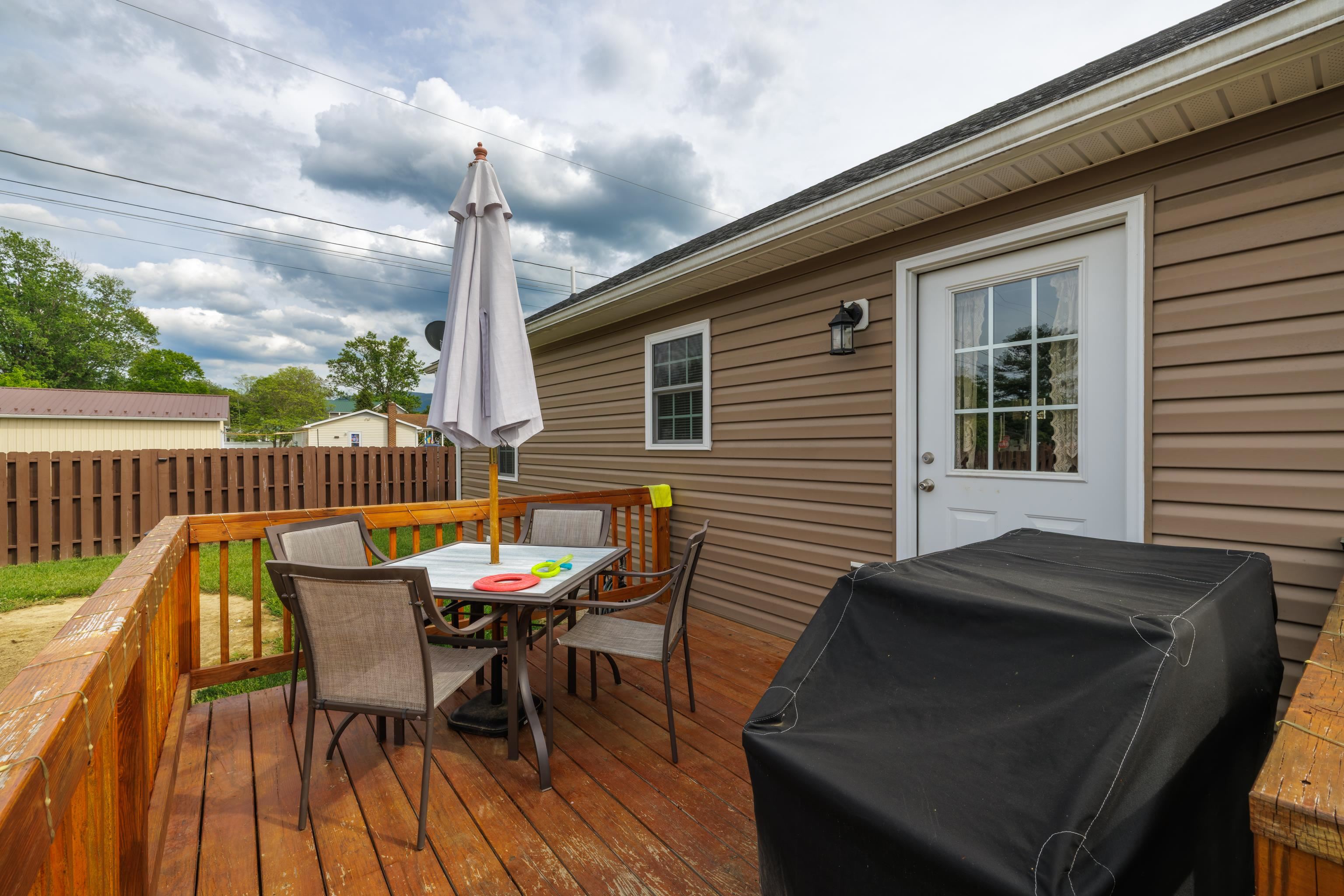 300 8TH ST, GROTTOES, Virginia 24441, 3 Bedrooms Bedrooms, ,2 BathroomsBathrooms,Residential,300 8TH ST,665288 MLS # 665288