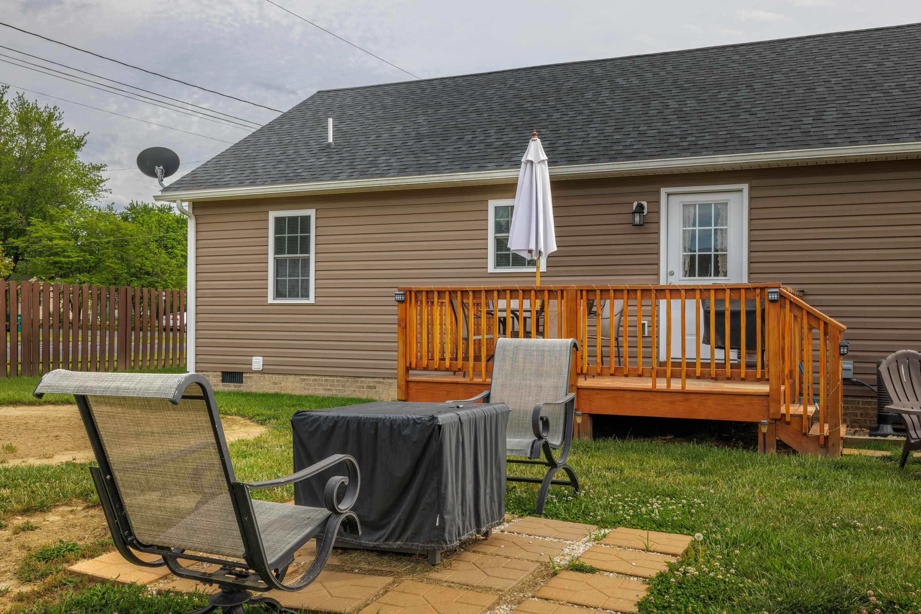 300 8TH ST, GROTTOES, Virginia 24441, 3 Bedrooms Bedrooms, ,2 BathroomsBathrooms,Residential,300 8TH ST,665288 MLS # 665288