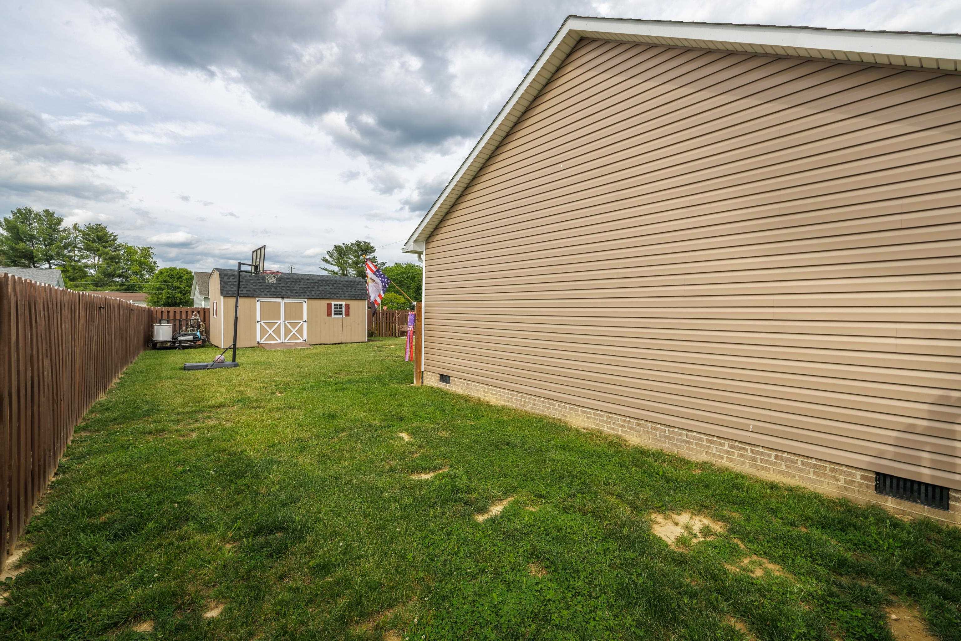 300 8TH ST, GROTTOES, Virginia 24441, 3 Bedrooms Bedrooms, ,2 BathroomsBathrooms,Residential,300 8TH ST,665288 MLS # 665288