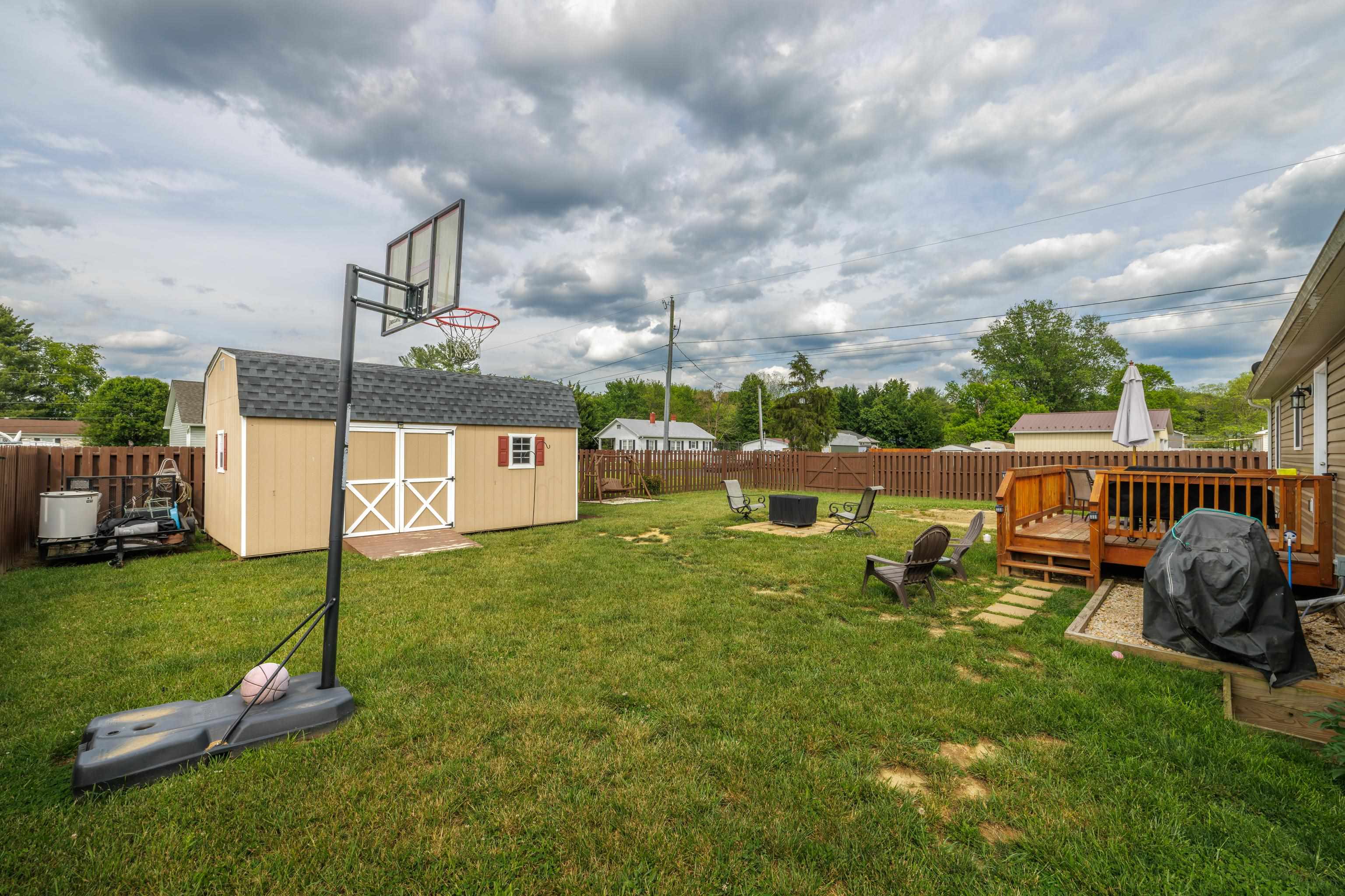 300 8TH ST, GROTTOES, Virginia 24441, 3 Bedrooms Bedrooms, ,2 BathroomsBathrooms,Residential,300 8TH ST,665288 MLS # 665288