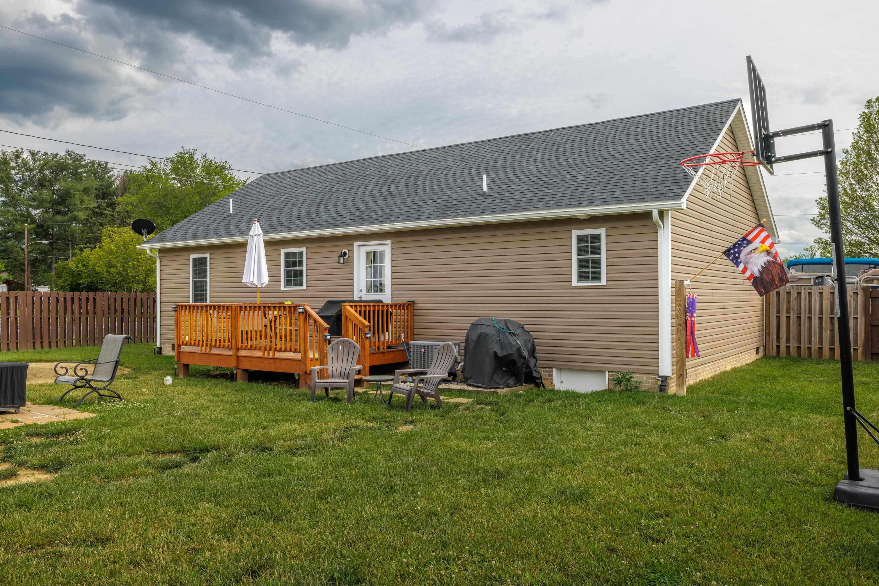 300 8TH ST, GROTTOES, Virginia 24441, 3 Bedrooms Bedrooms, ,2 BathroomsBathrooms,Residential,300 8TH ST,665288 MLS # 665288