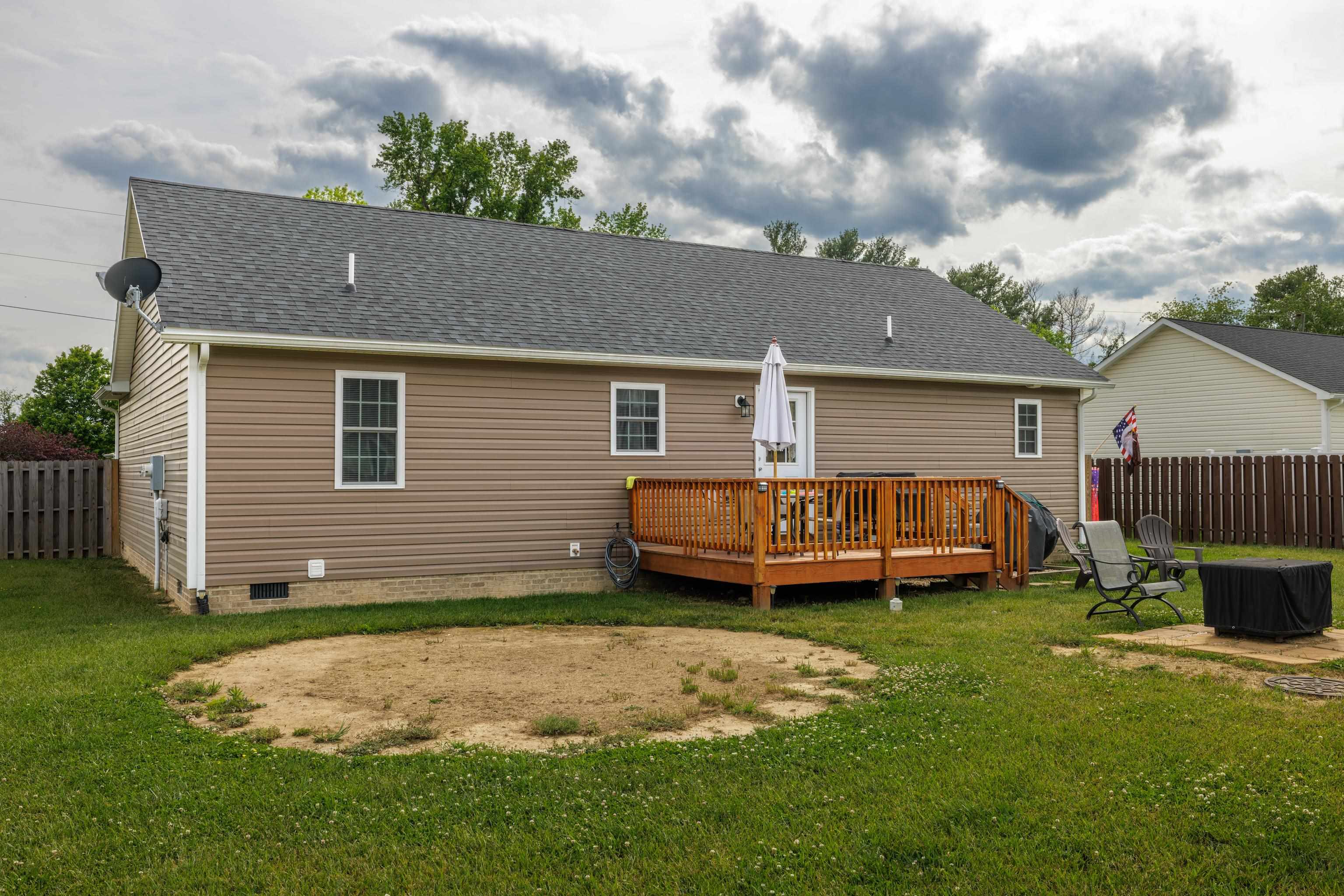 300 8TH ST, GROTTOES, Virginia 24441, 3 Bedrooms Bedrooms, ,2 BathroomsBathrooms,Residential,300 8TH ST,665288 MLS # 665288