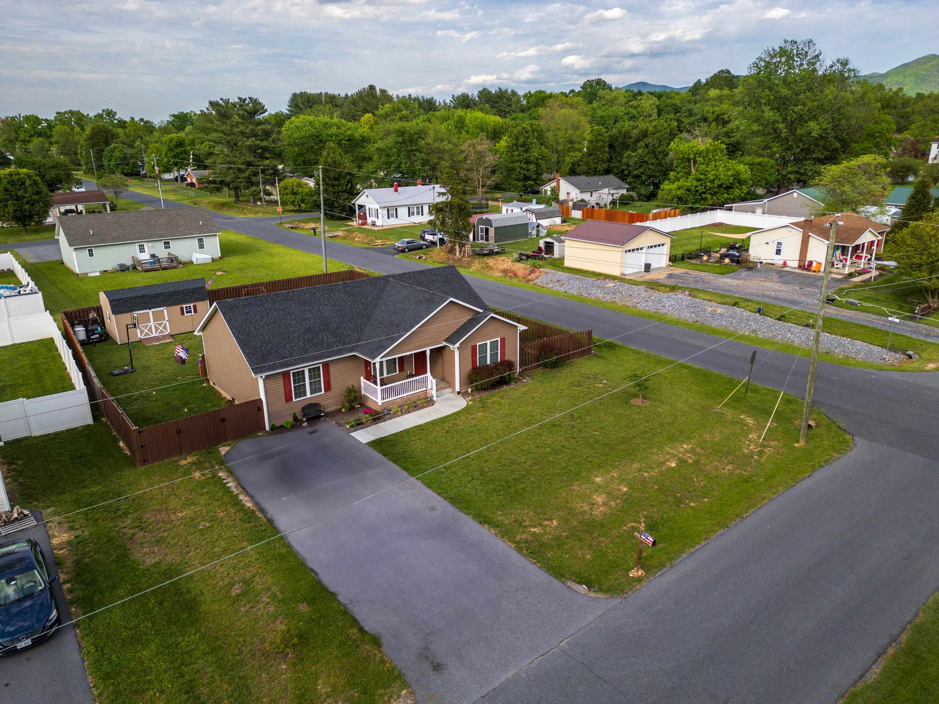 300 8TH ST, GROTTOES, Virginia 24441, 3 Bedrooms Bedrooms, ,2 BathroomsBathrooms,Residential,300 8TH ST,665288 MLS # 665288
