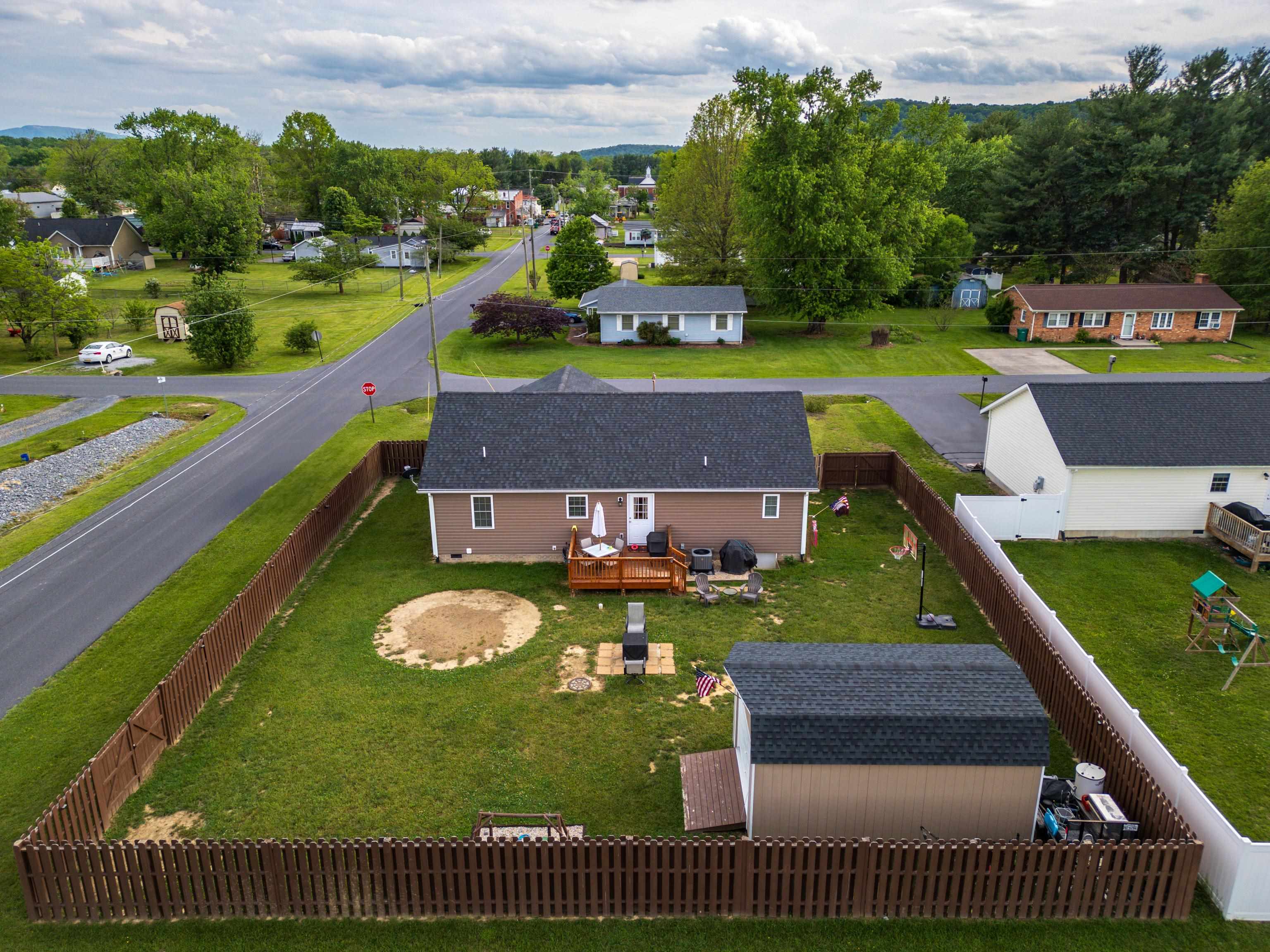 300 8TH ST, GROTTOES, Virginia 24441, 3 Bedrooms Bedrooms, ,2 BathroomsBathrooms,Residential,300 8TH ST,665288 MLS # 665288