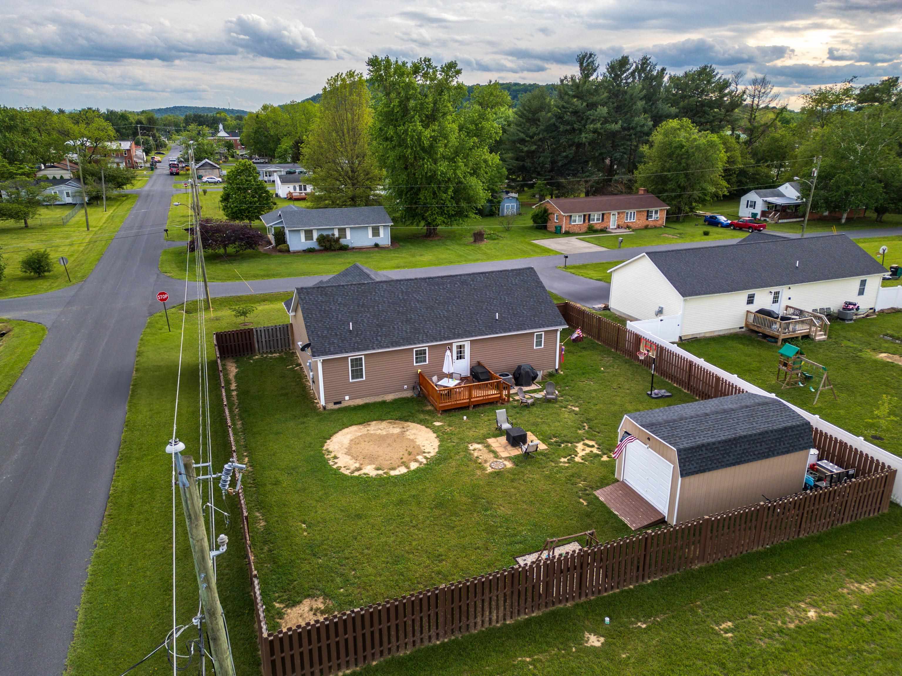 300 8TH ST, GROTTOES, Virginia 24441, 3 Bedrooms Bedrooms, ,2 BathroomsBathrooms,Residential,300 8TH ST,665288 MLS # 665288