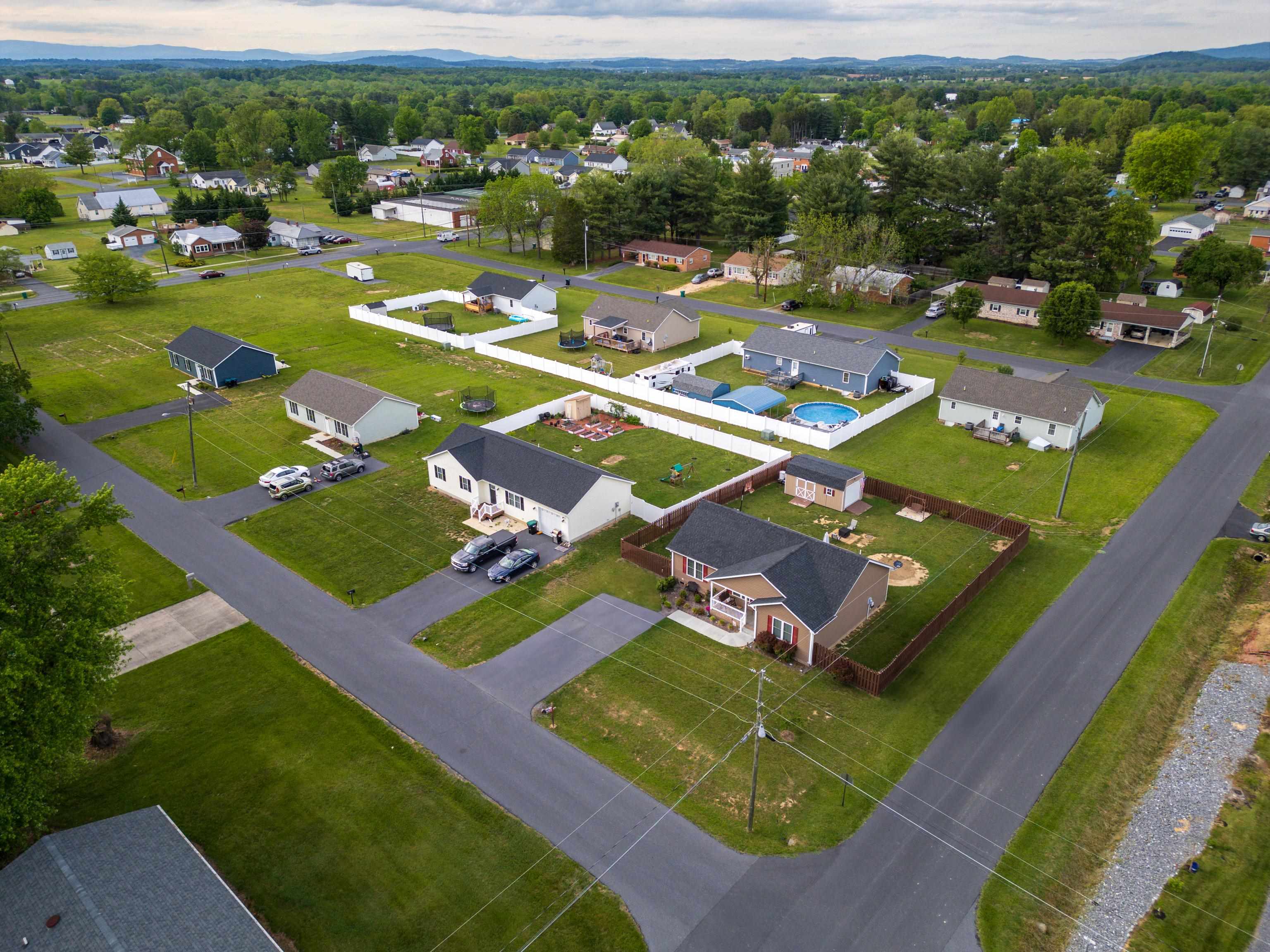 300 8TH ST, GROTTOES, Virginia 24441, 3 Bedrooms Bedrooms, ,2 BathroomsBathrooms,Residential,300 8TH ST,665288 MLS # 665288