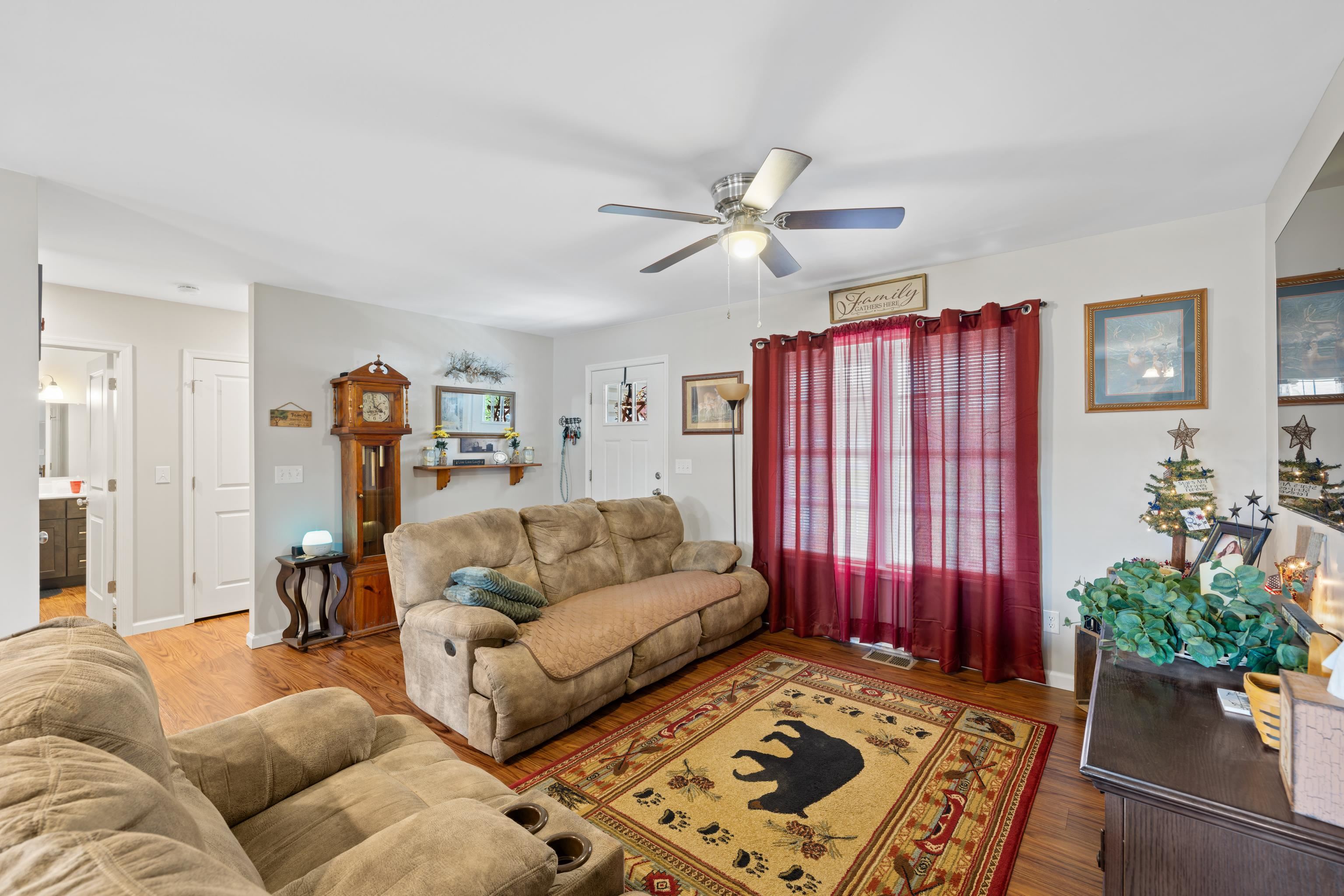 300 8TH ST, GROTTOES, Virginia 24441, 3 Bedrooms Bedrooms, ,2 BathroomsBathrooms,Residential,300 8TH ST,665288 MLS # 665288