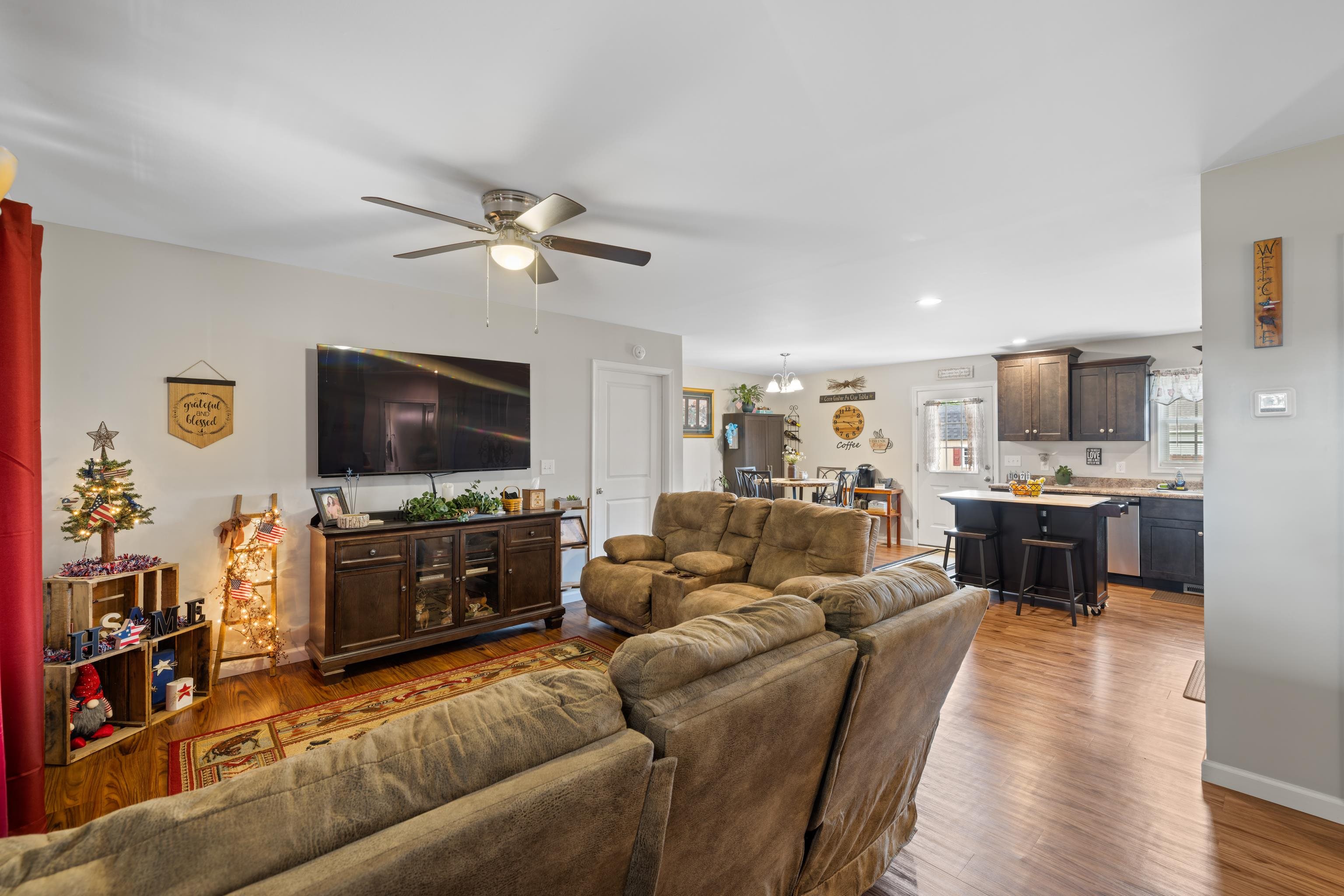 300 8TH ST, GROTTOES, Virginia 24441, 3 Bedrooms Bedrooms, ,2 BathroomsBathrooms,Residential,300 8TH ST,665288 MLS # 665288