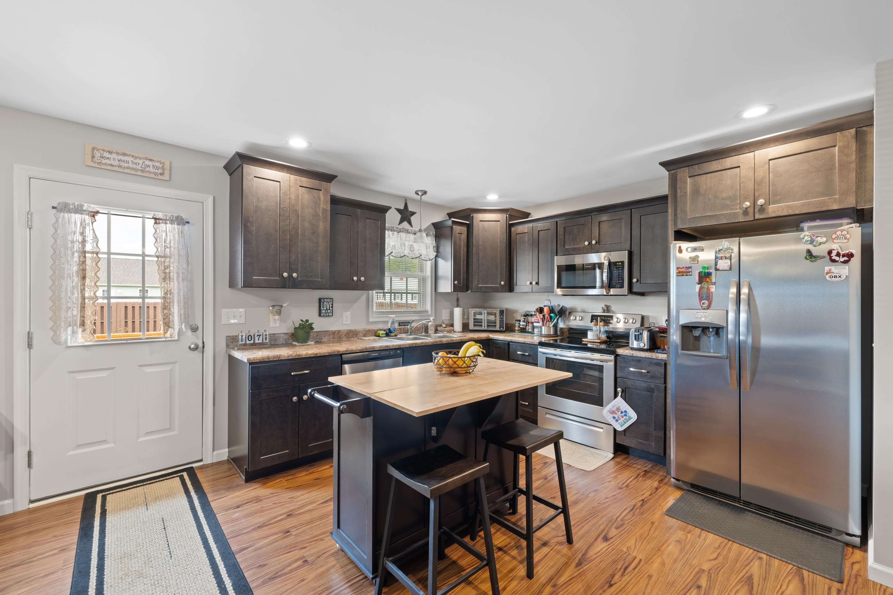 300 8TH ST, GROTTOES, Virginia 24441, 3 Bedrooms Bedrooms, ,2 BathroomsBathrooms,Residential,300 8TH ST,665288 MLS # 665288