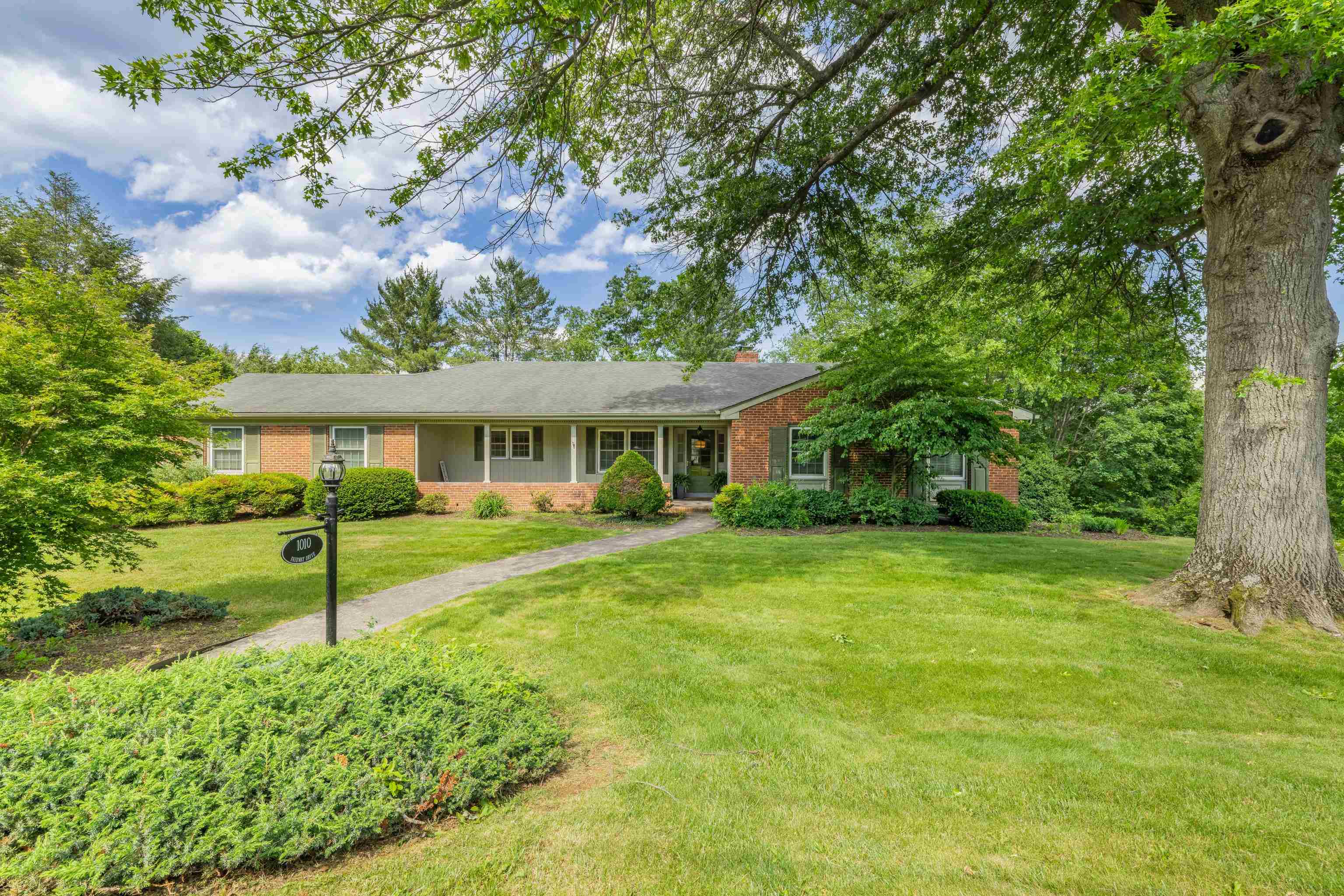 1010 FAIRWAY DR, WAYNESBORO, Virginia 22980, 4 Bedrooms Bedrooms, ,3 BathroomsBathrooms,Residential,1010 FAIRWAY DR,665290 MLS # 665290