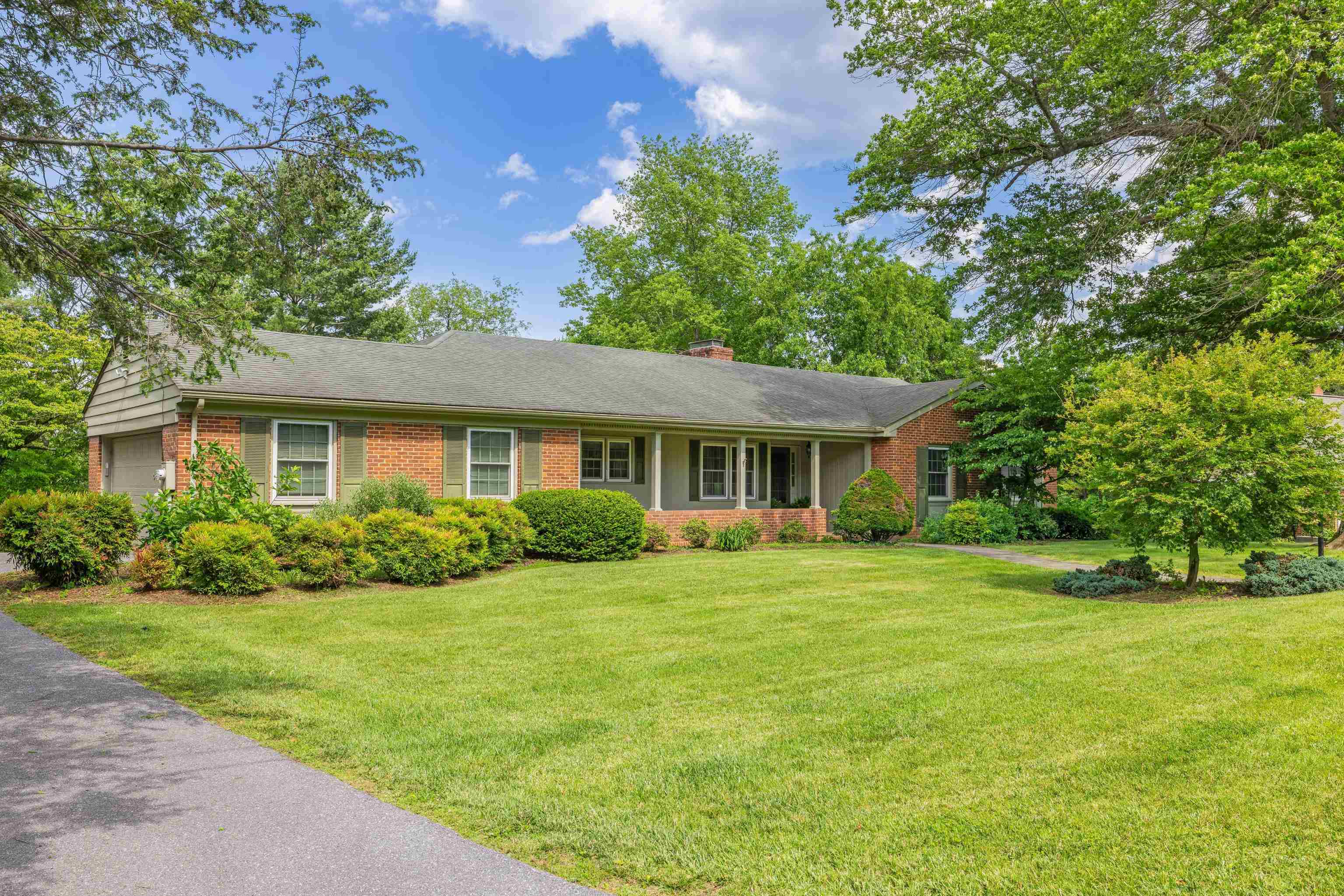 1010 FAIRWAY DR, WAYNESBORO, Virginia 22980, 4 Bedrooms Bedrooms, ,3 BathroomsBathrooms,Residential,1010 FAIRWAY DR,665290 MLS # 665290