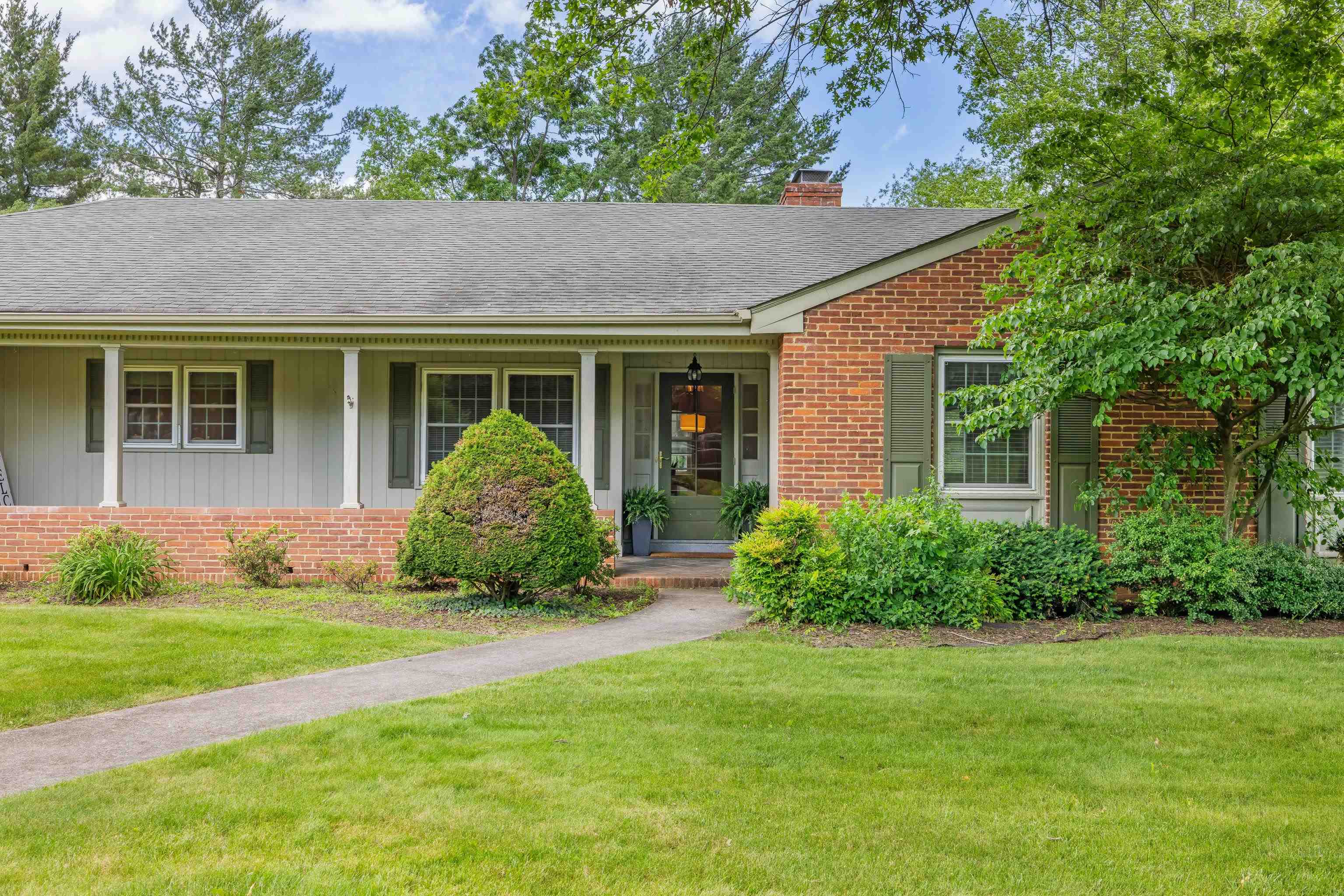 1010 FAIRWAY DR, WAYNESBORO, Virginia 22980, 4 Bedrooms Bedrooms, ,3 BathroomsBathrooms,Residential,1010 FAIRWAY DR,665290 MLS # 665290