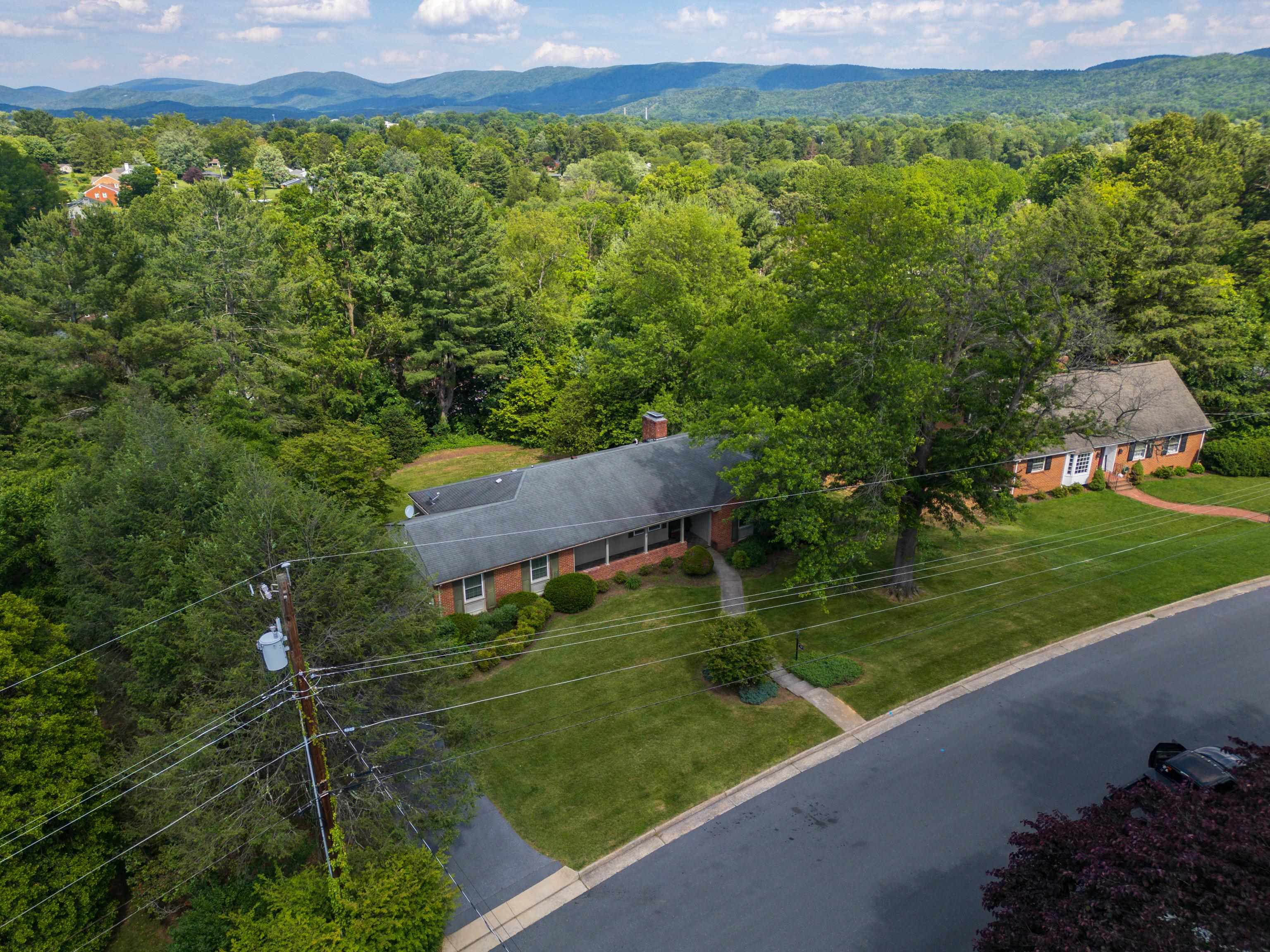 1010 FAIRWAY DR, WAYNESBORO, Virginia 22980, 4 Bedrooms Bedrooms, ,3 BathroomsBathrooms,Residential,1010 FAIRWAY DR,665290 MLS # 665290