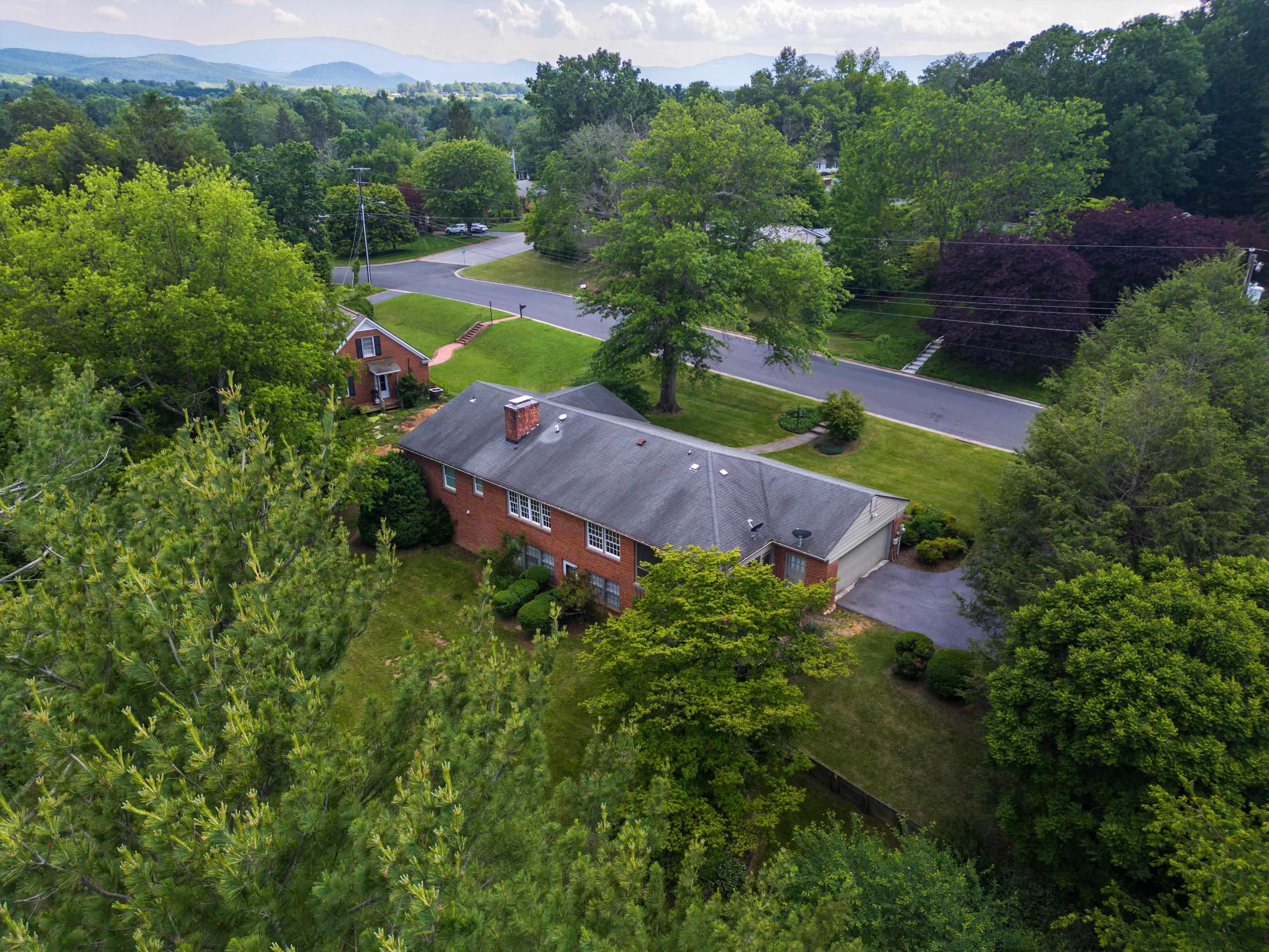 1010 FAIRWAY DR, WAYNESBORO, Virginia 22980, 4 Bedrooms Bedrooms, ,3 BathroomsBathrooms,Residential,1010 FAIRWAY DR,665290 MLS # 665290