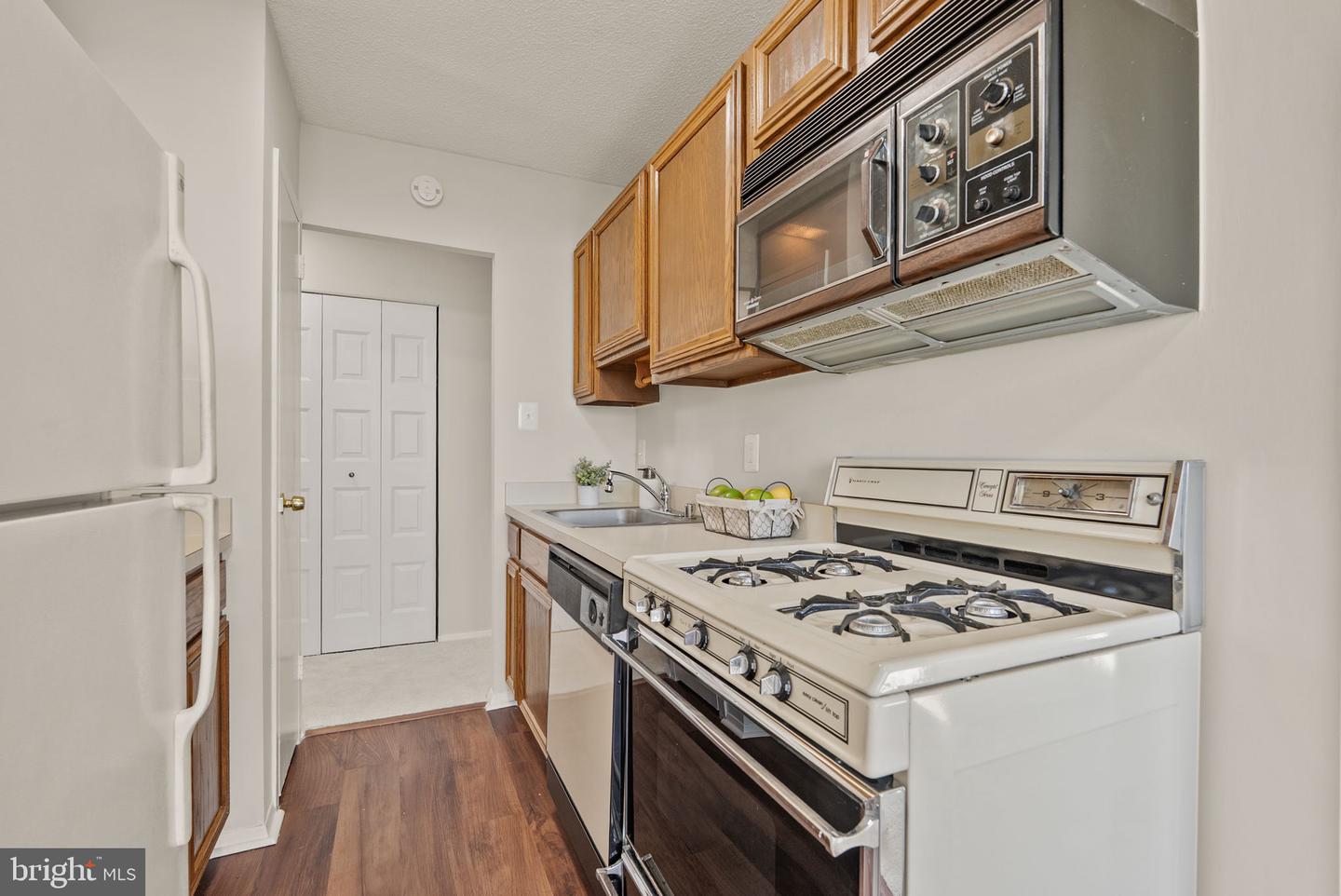 501 SLATERS LN #1016, ALEXANDRIA, Virginia 22314, 1 Bedroom Bedrooms, ,1 BathroomBathrooms,Residential,For sale,501 SLATERS LN #1016,VAAX2044510 MLS # VAAX2044510