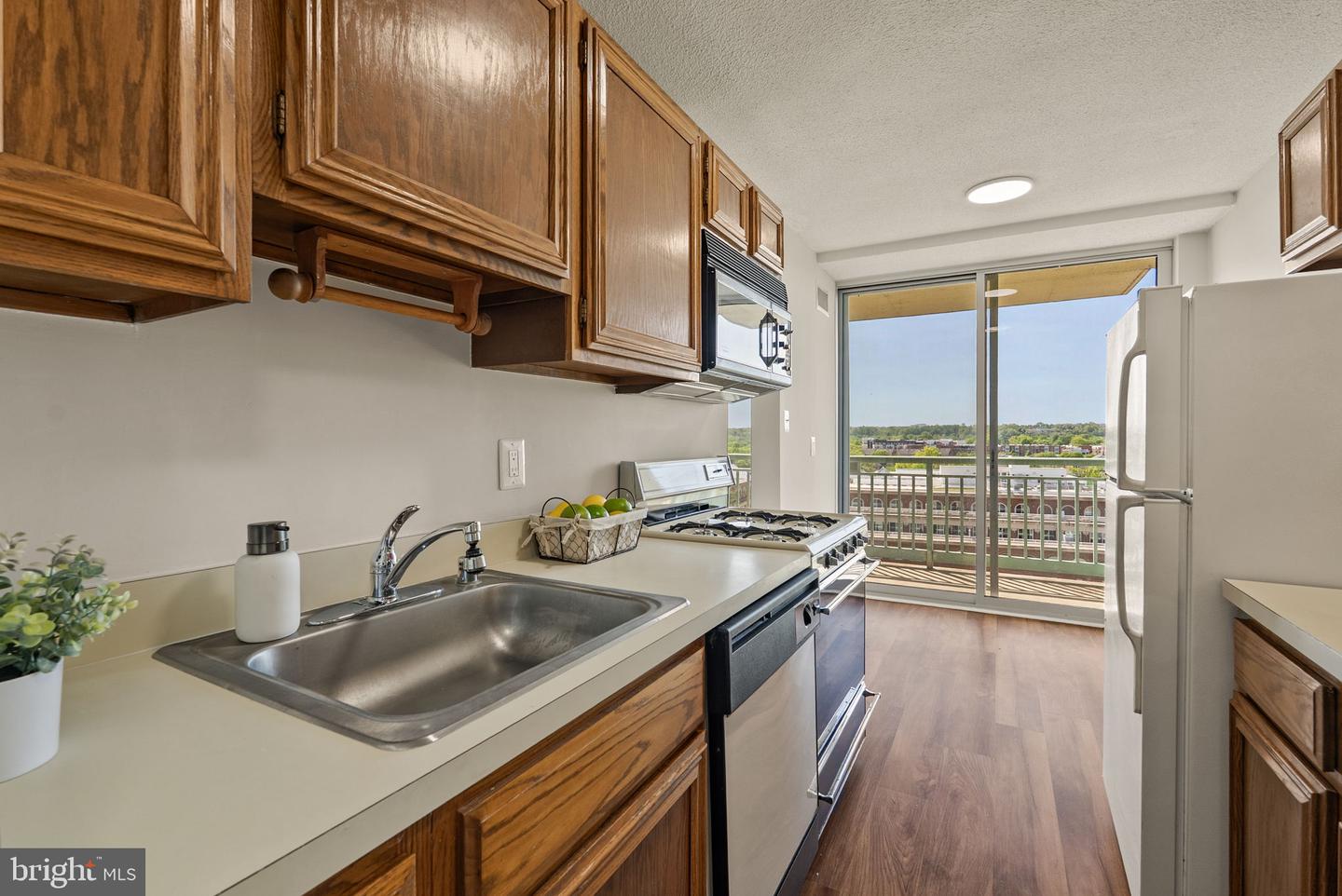 501 SLATERS LN #1016, ALEXANDRIA, Virginia 22314, 1 Bedroom Bedrooms, ,1 BathroomBathrooms,Residential,For sale,501 SLATERS LN #1016,VAAX2044510 MLS # VAAX2044510
